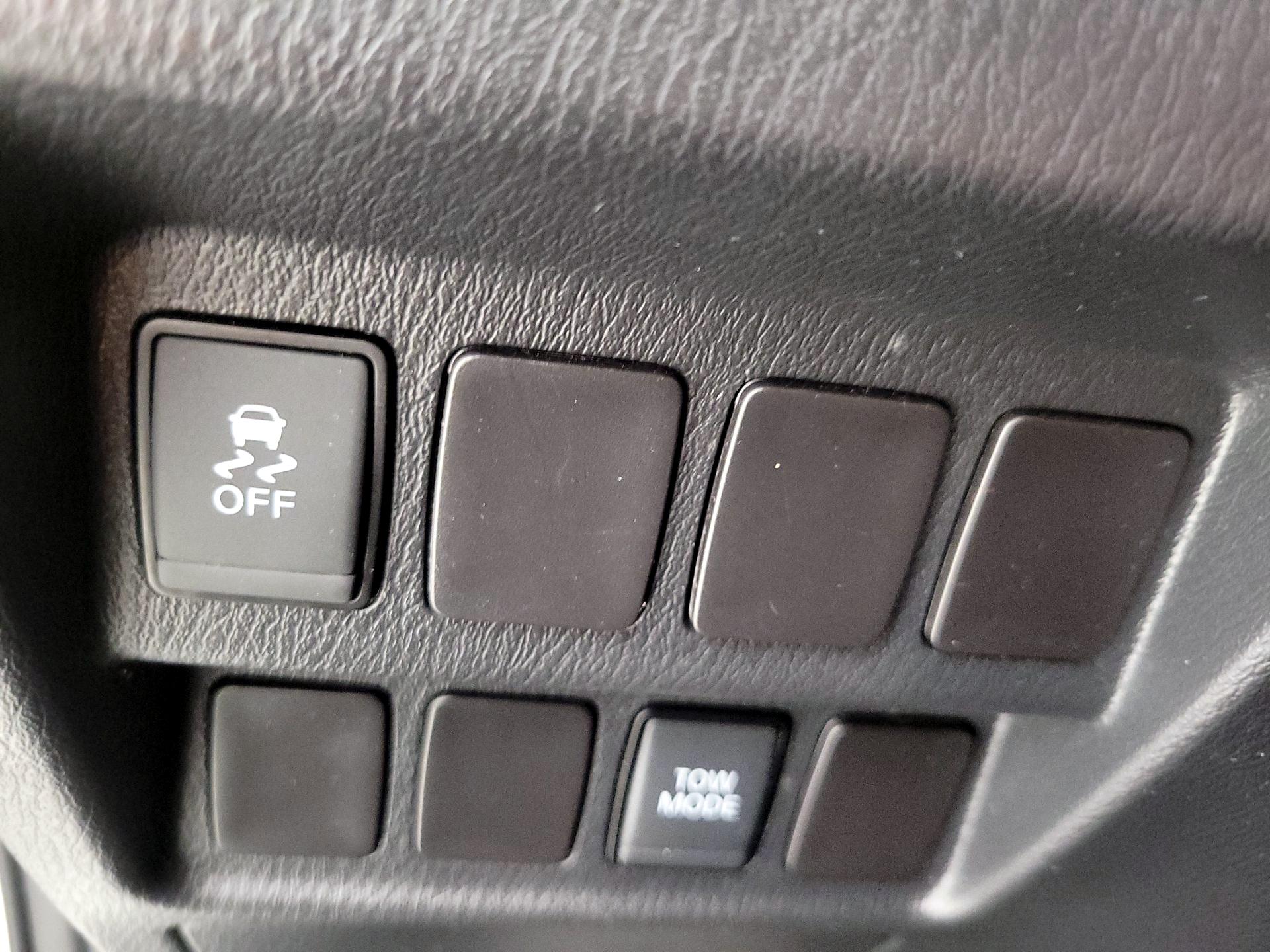 Thumbnail: 2017 Nissan Pathfinder - 13