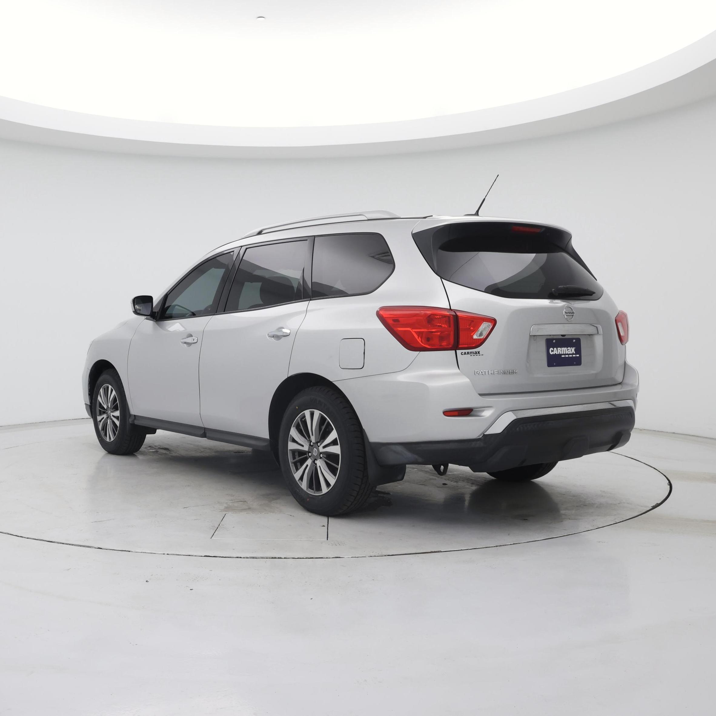 Thumbnail: 2017 Nissan Pathfinder - 2