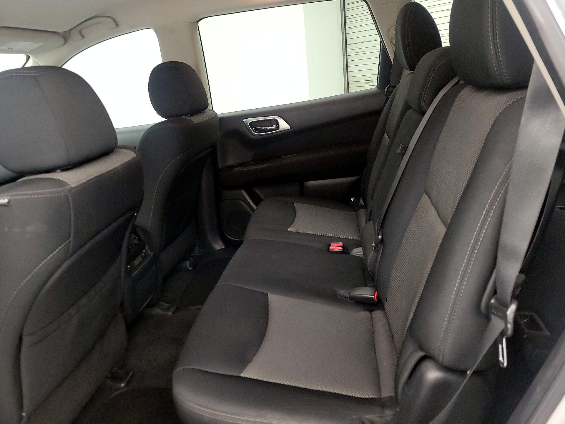 Thumbnail: 2017 Nissan Pathfinder - 19