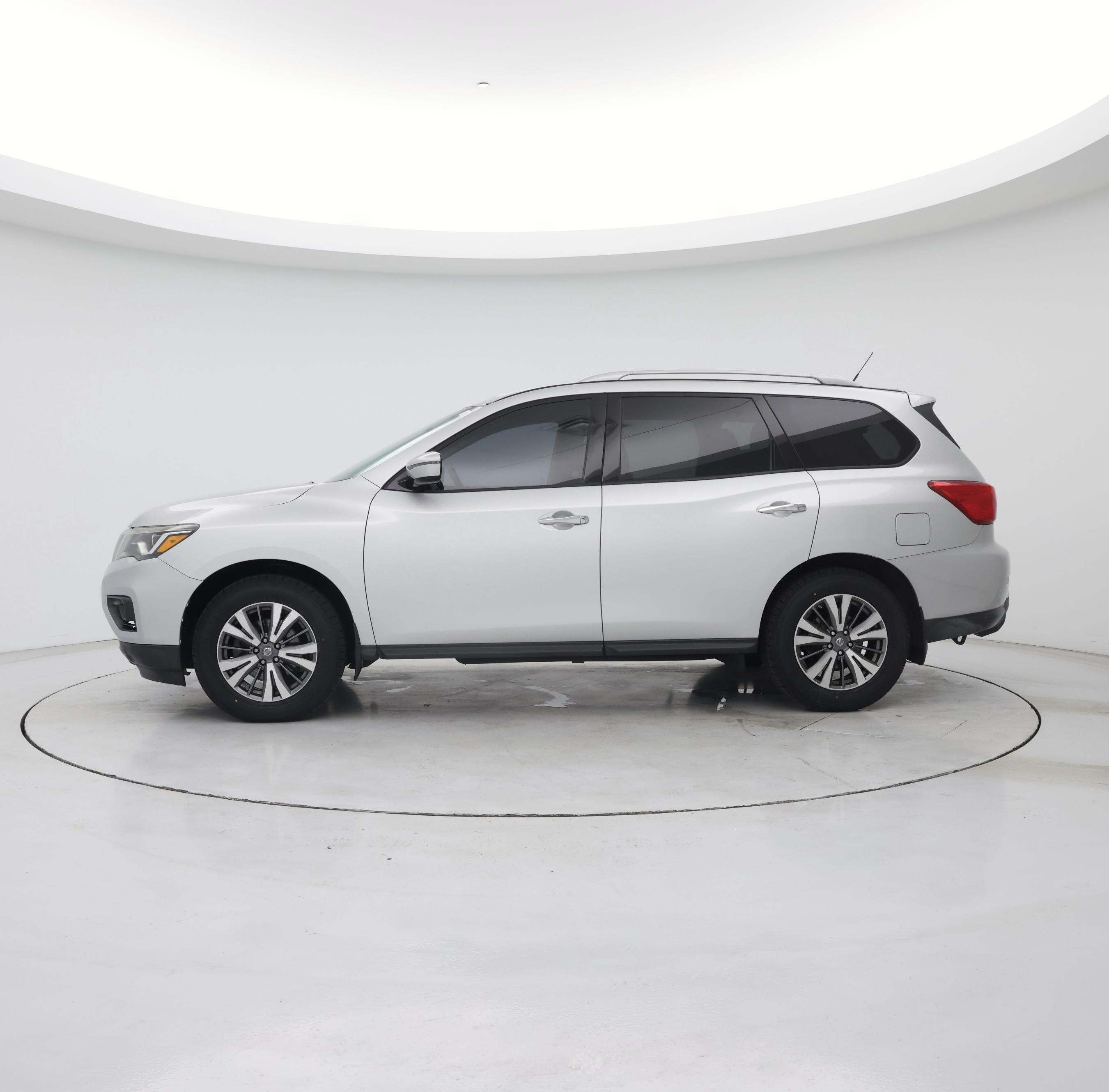 Thumbnail: 2017 Nissan Pathfinder - 3