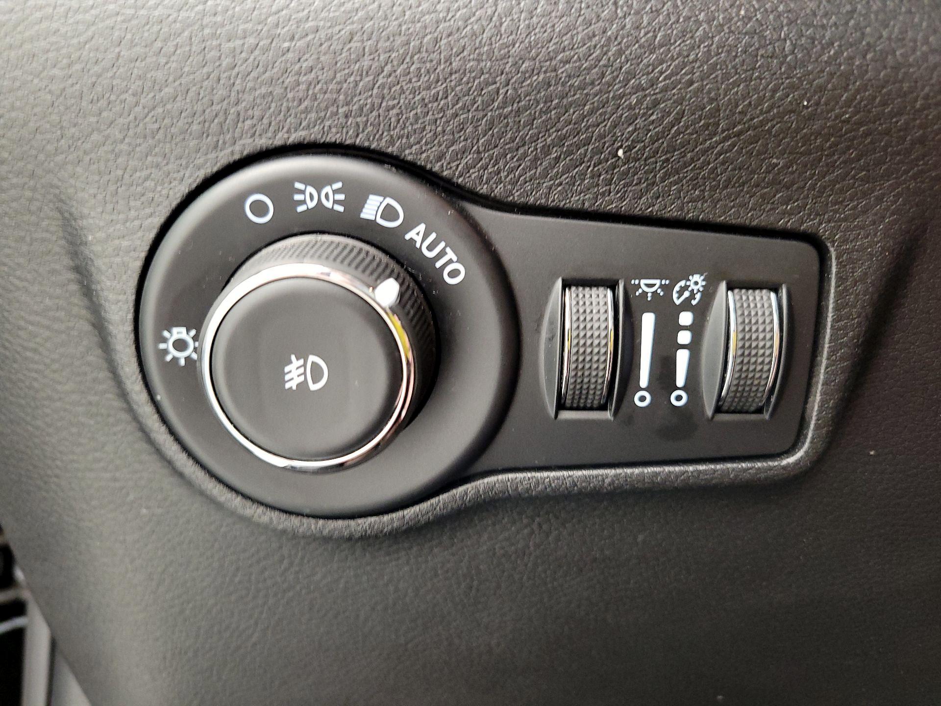 Thumbnail: 2022 Jeep Compass - 13