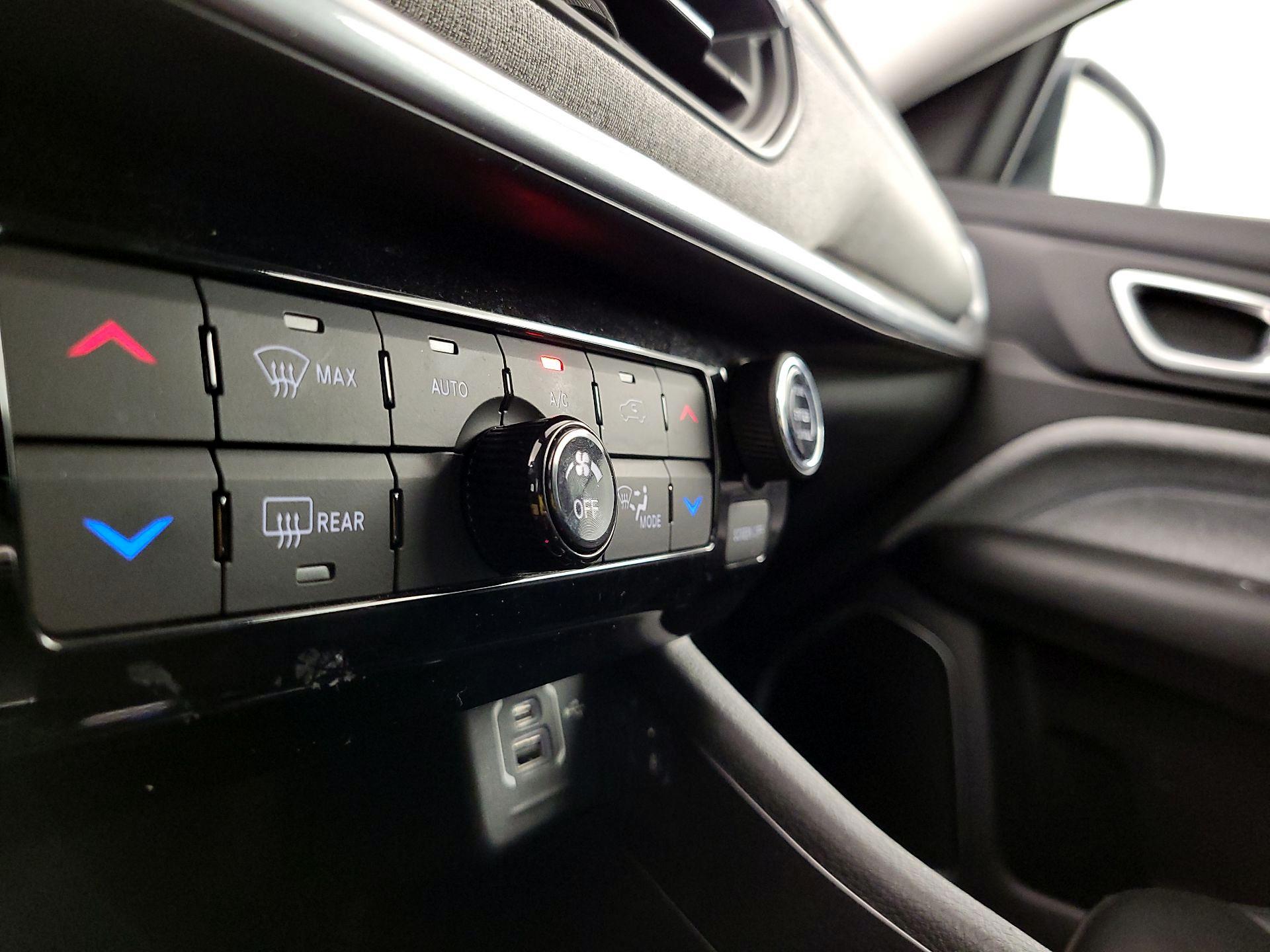 Thumbnail: 2022 Jeep Compass - 16