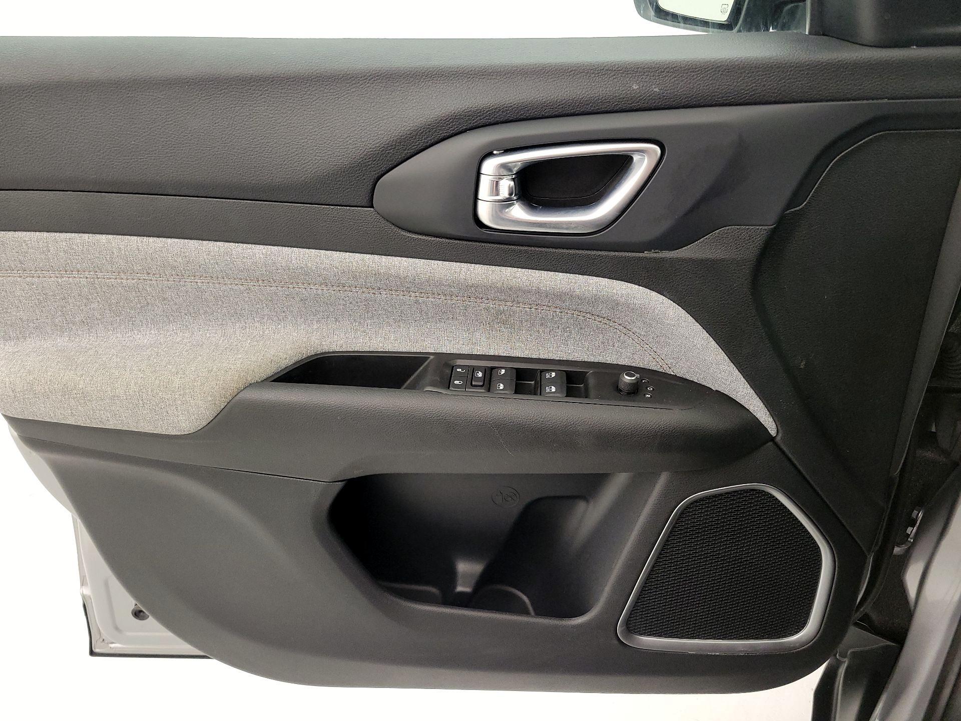 Thumbnail: 2022 Jeep Compass - 12