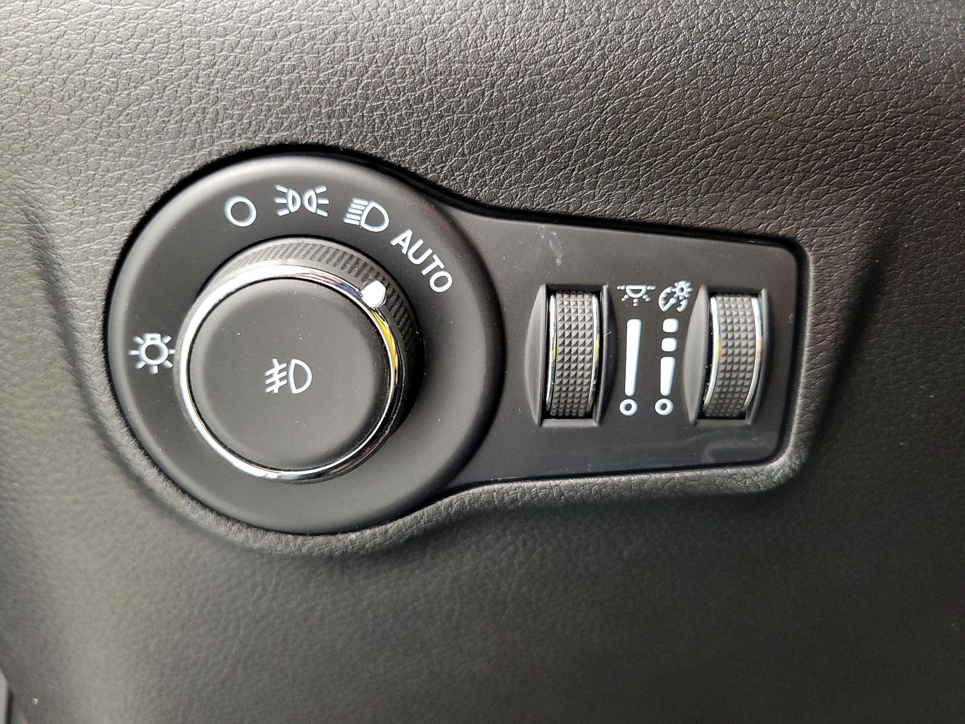 Thumbnail: 2022 Jeep Compass - 13