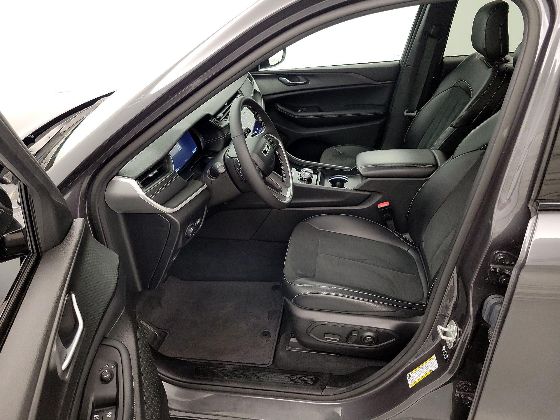 Thumbnail: 2024 Jeep Grand Cherokee L - 11