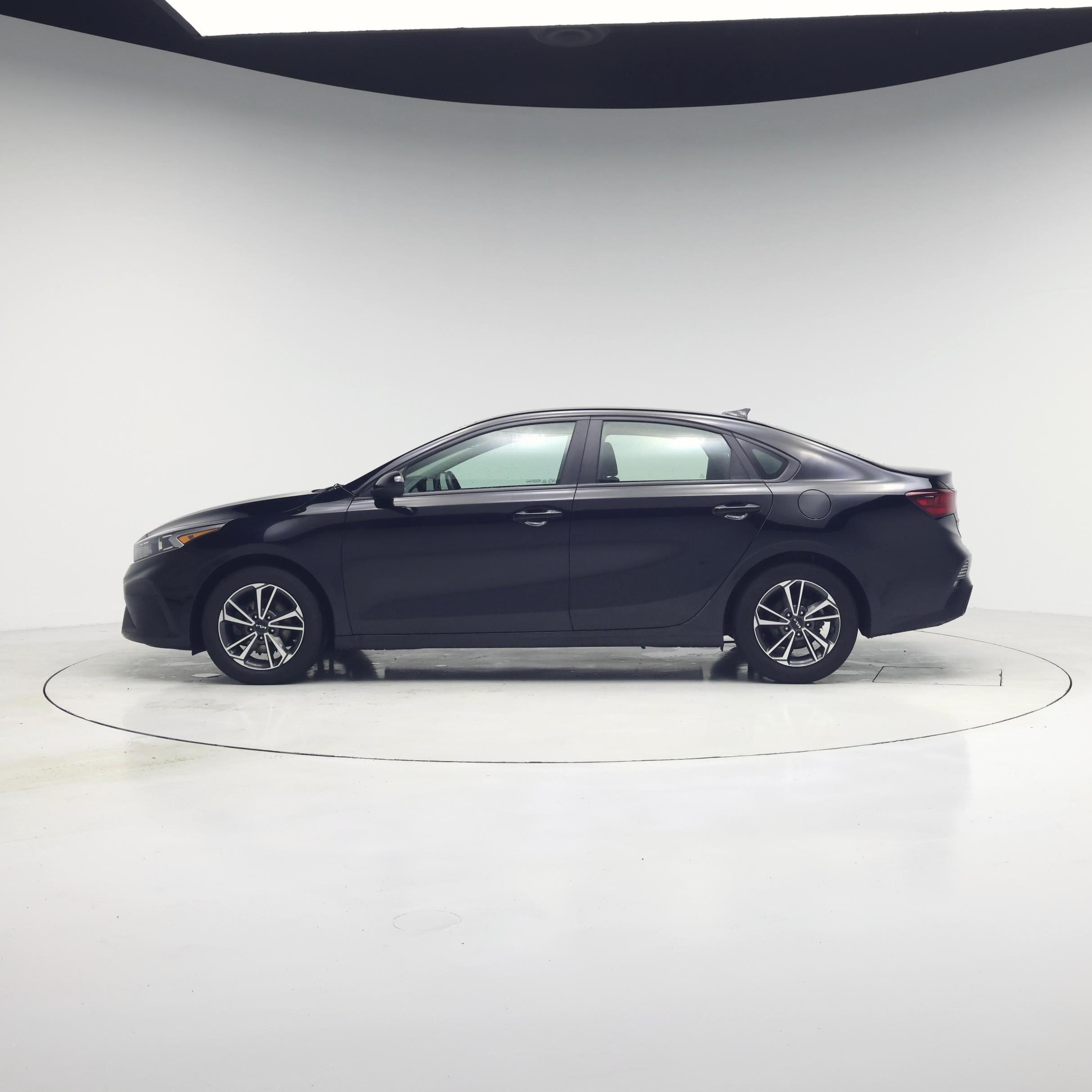 Thumbnail: 2023 Kia Forte - 3