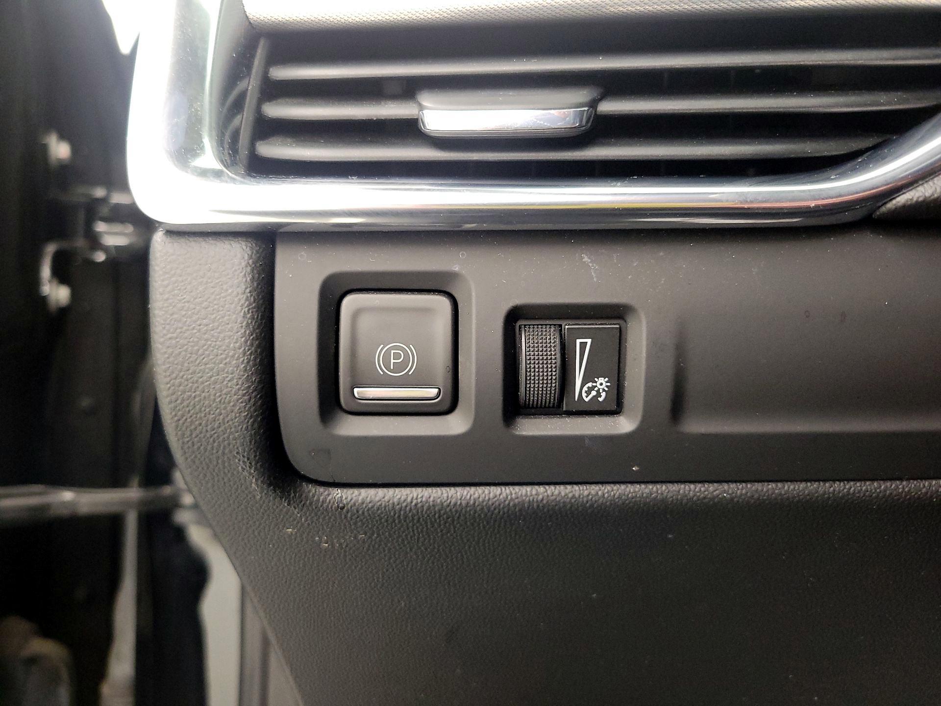Thumbnail: 2021 Cadillac XT4 - 13