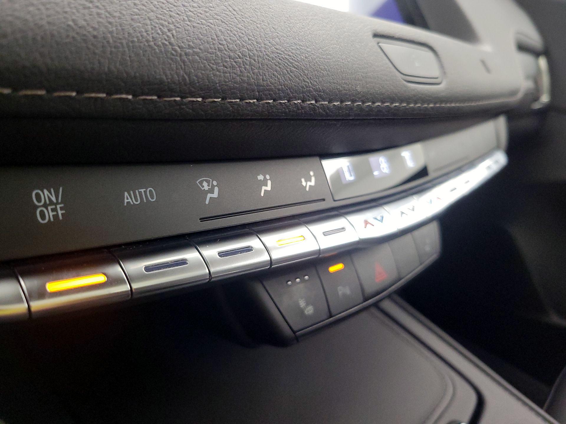 Thumbnail: 2021 Cadillac XT4 - 16