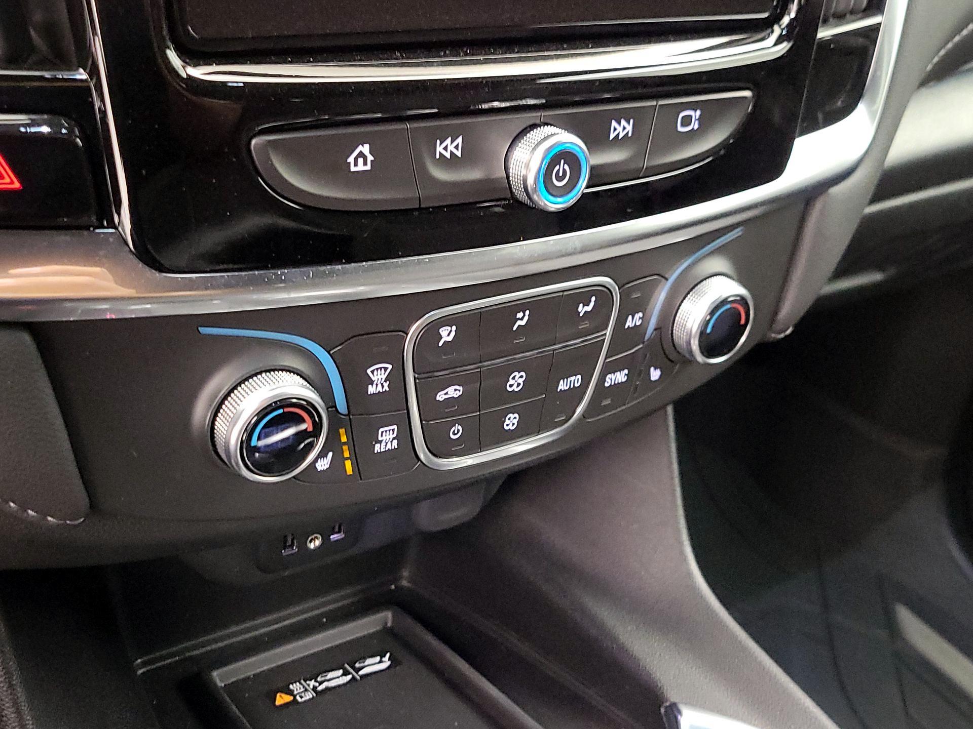 Thumbnail: 2023 Chevrolet Traverse - 16