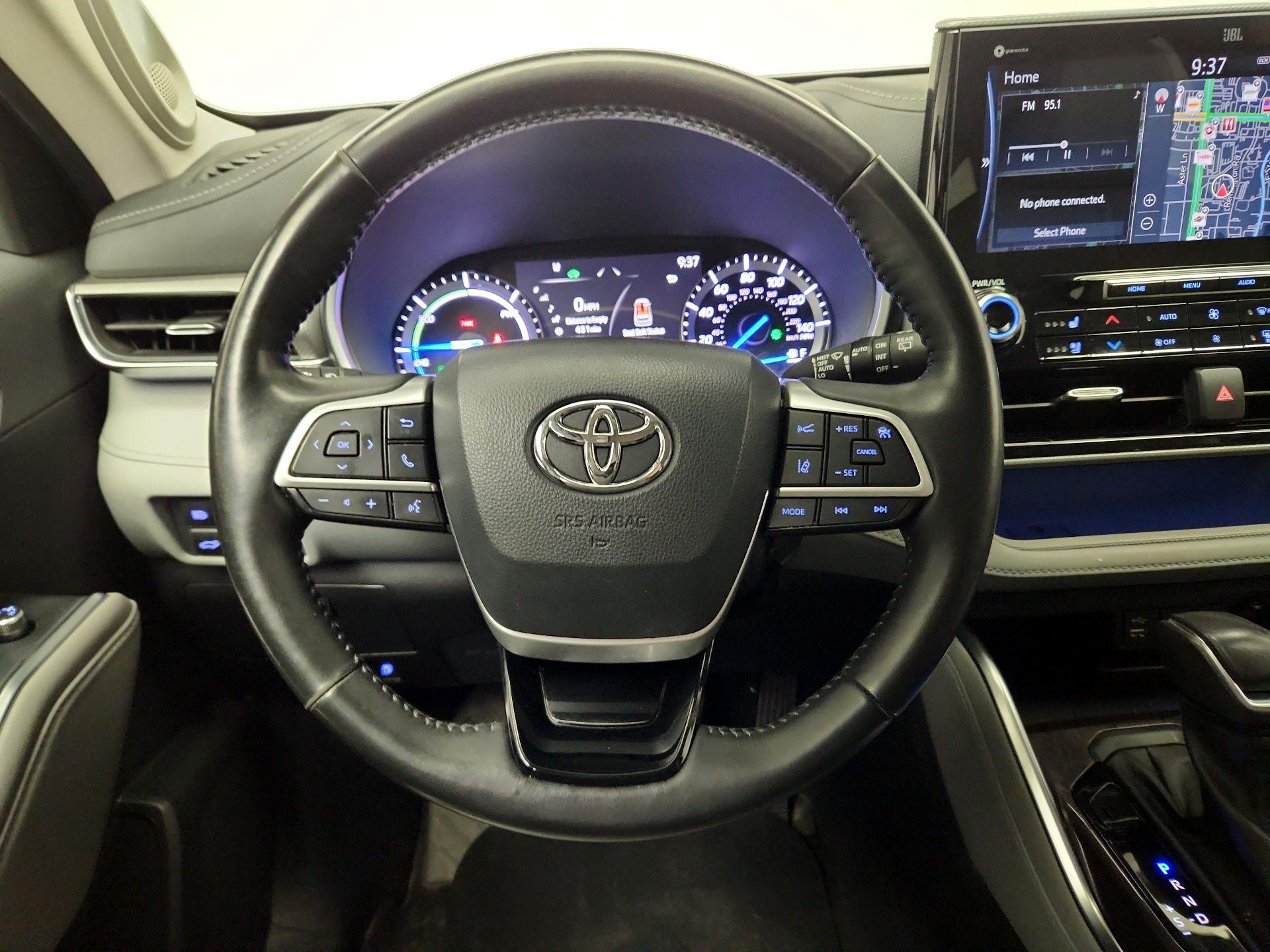 Thumbnail: 2022 Toyota Highlander - 10