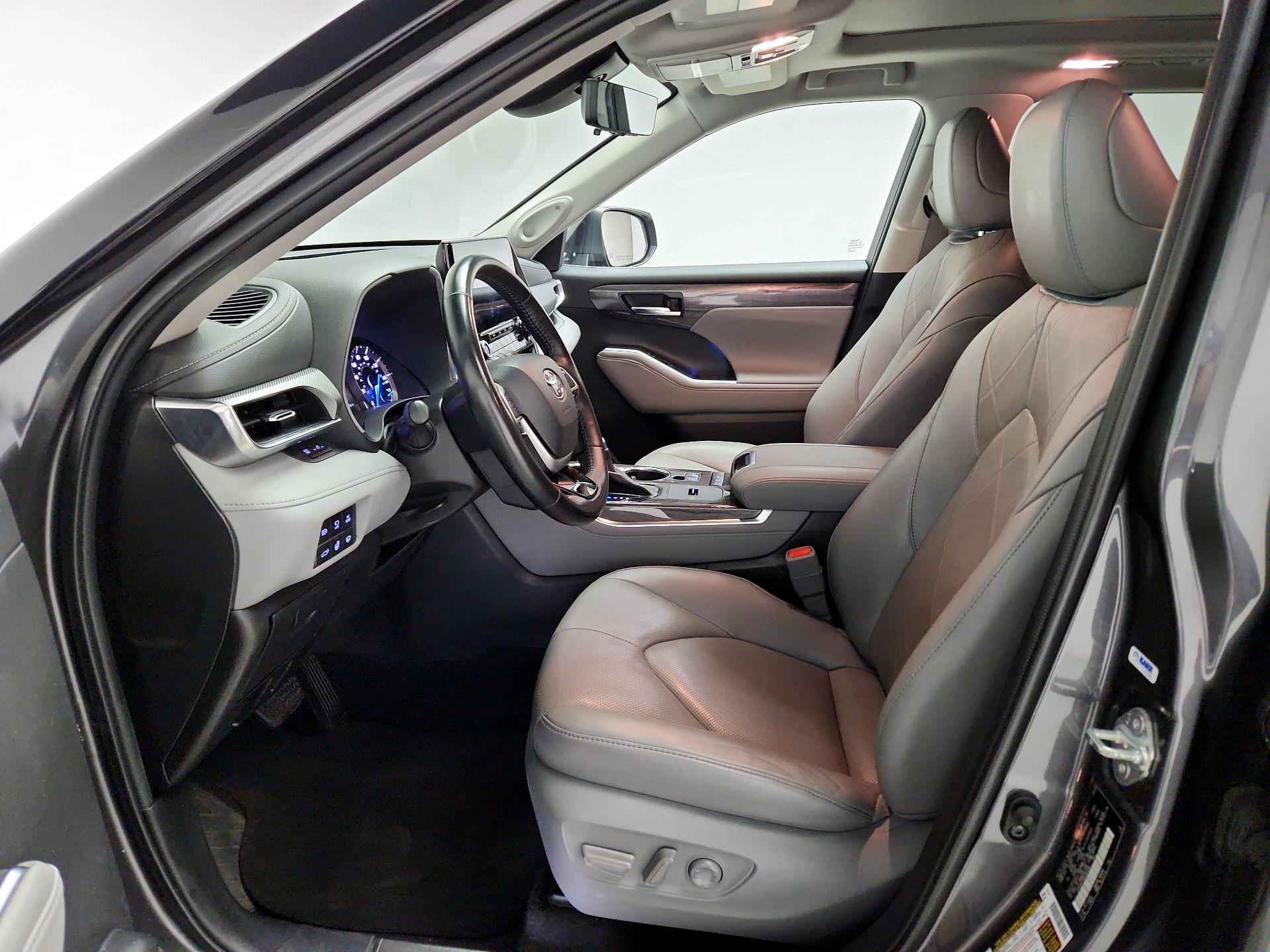 Thumbnail: 2022 Toyota Highlander - 11