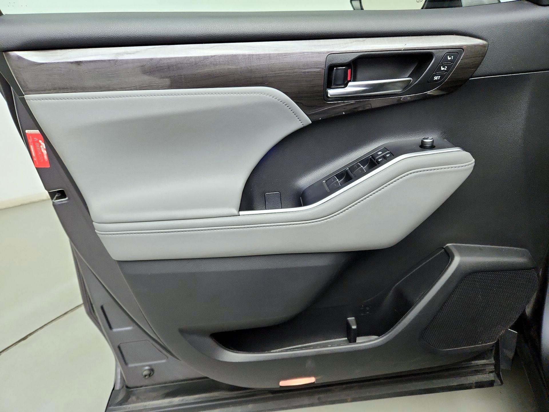 Thumbnail: 2022 Toyota Highlander - 12