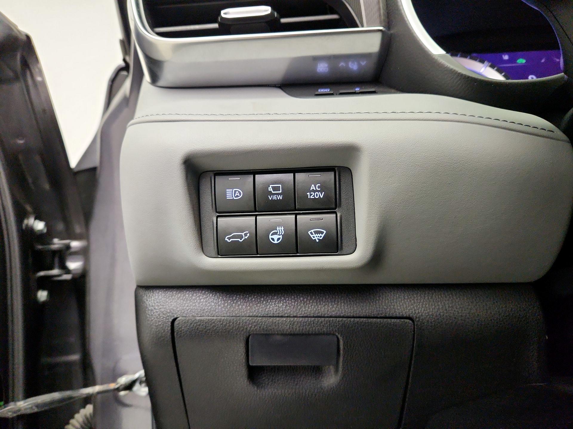 Thumbnail: 2022 Toyota Highlander - 13