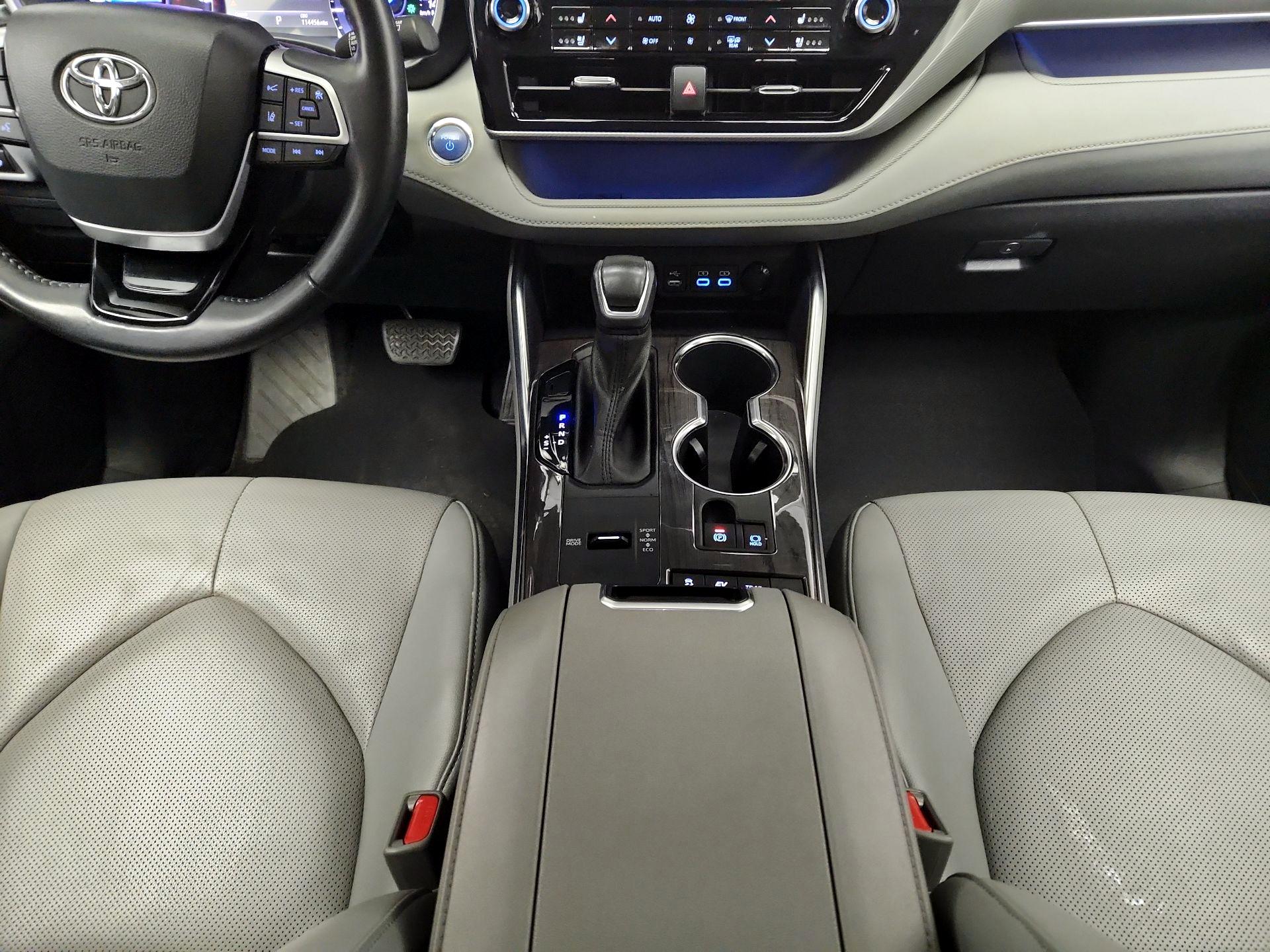 Thumbnail: 2022 Toyota Highlander - 18