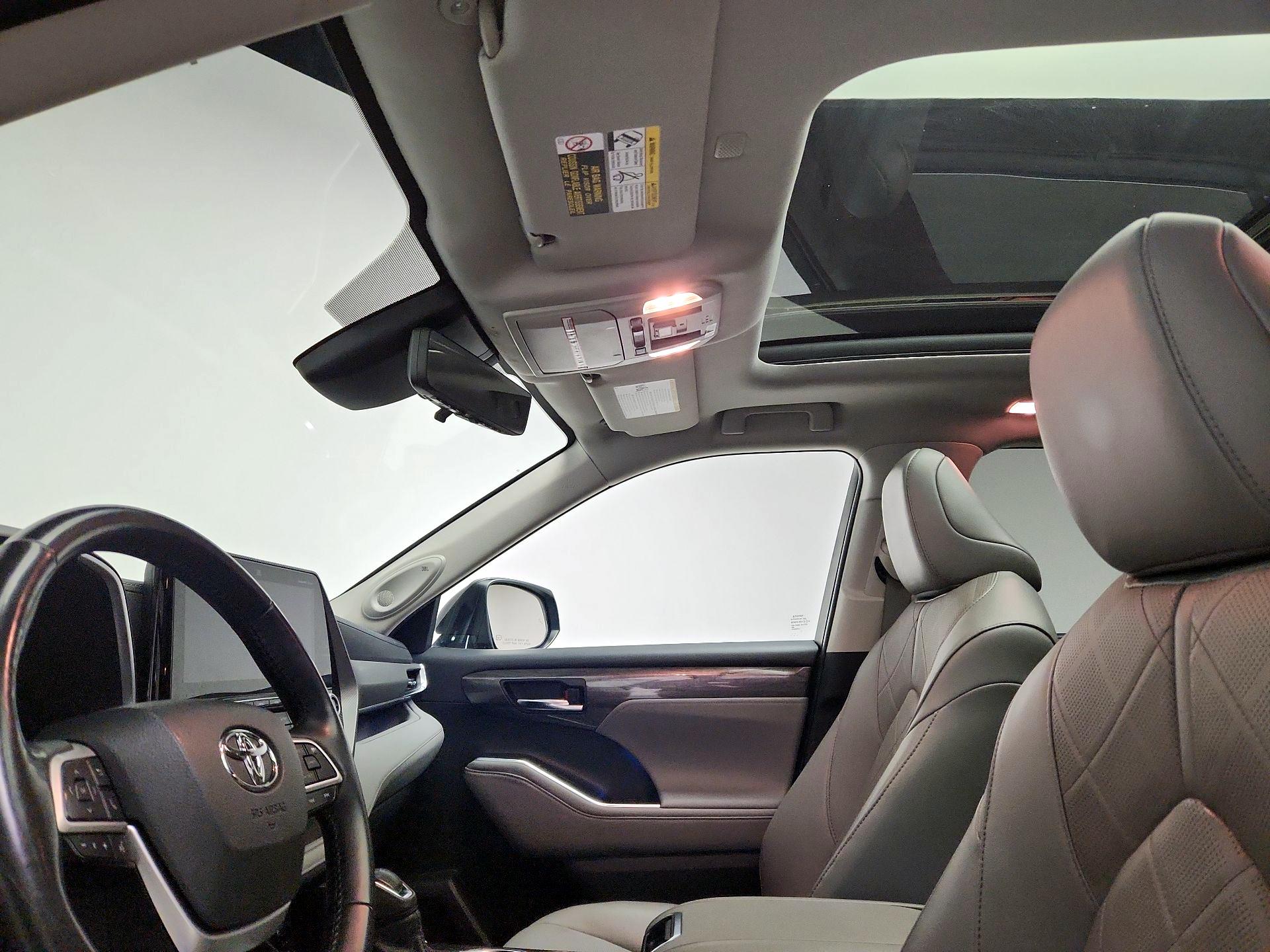 Thumbnail: 2022 Toyota Highlander - 20