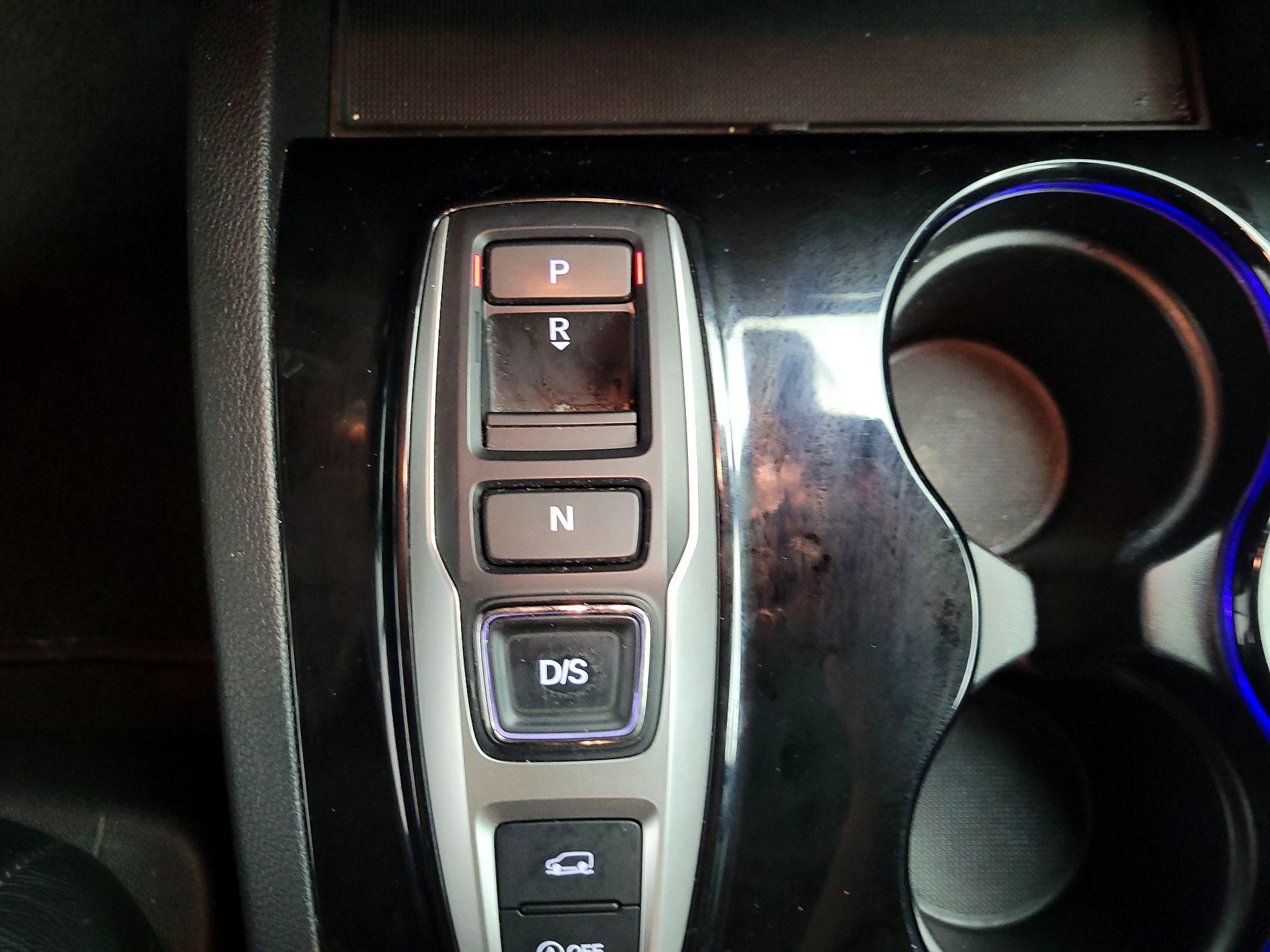 Thumbnail: 2016 Honda Pilot - 15