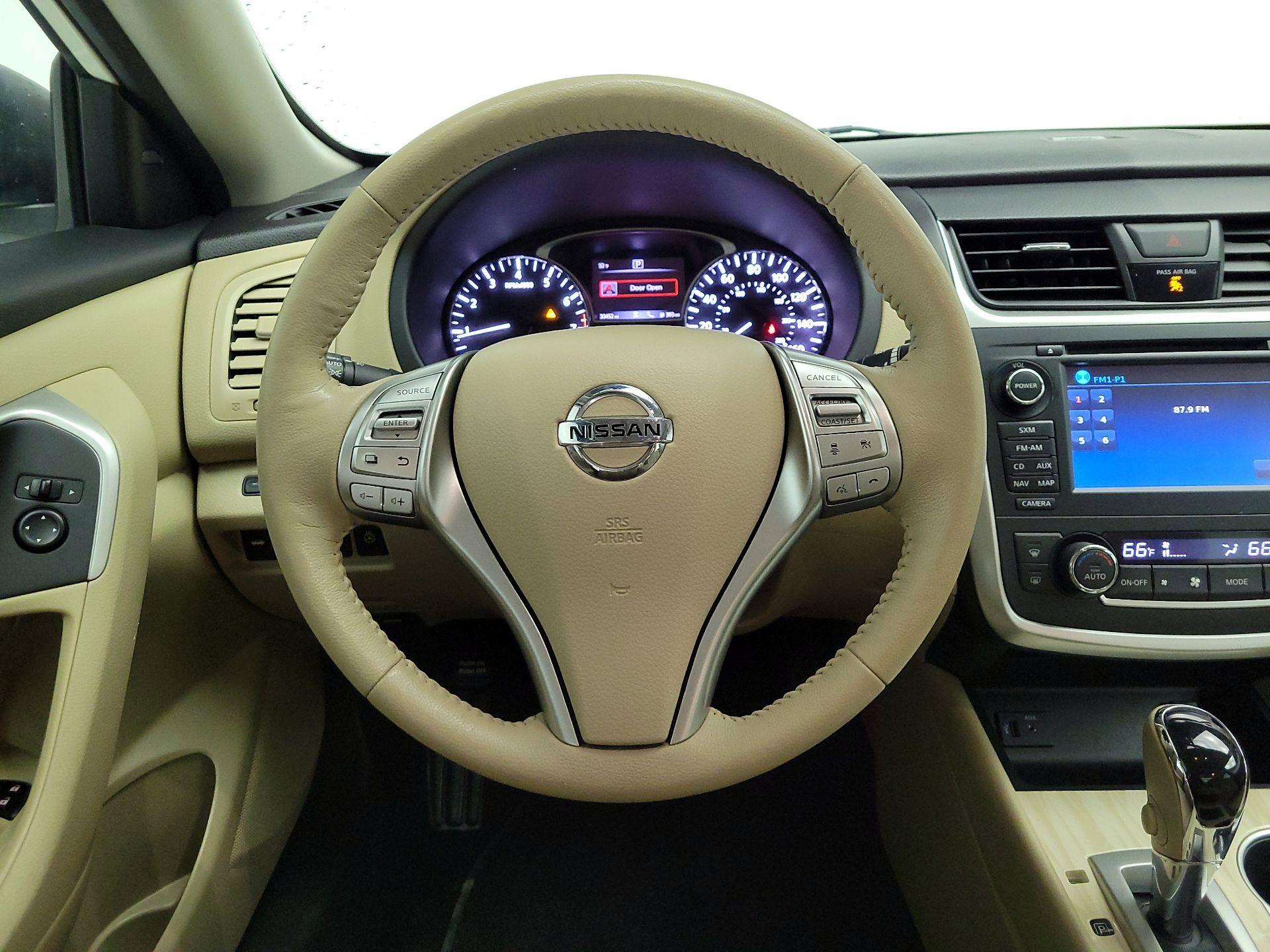 Thumbnail: 2016 Nissan Altima - 10