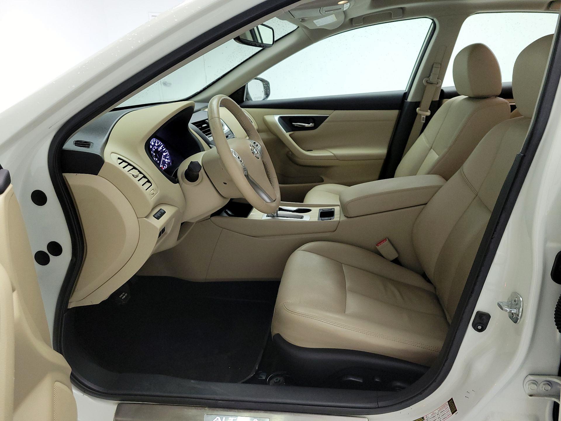 Thumbnail: 2016 Nissan Altima - 11