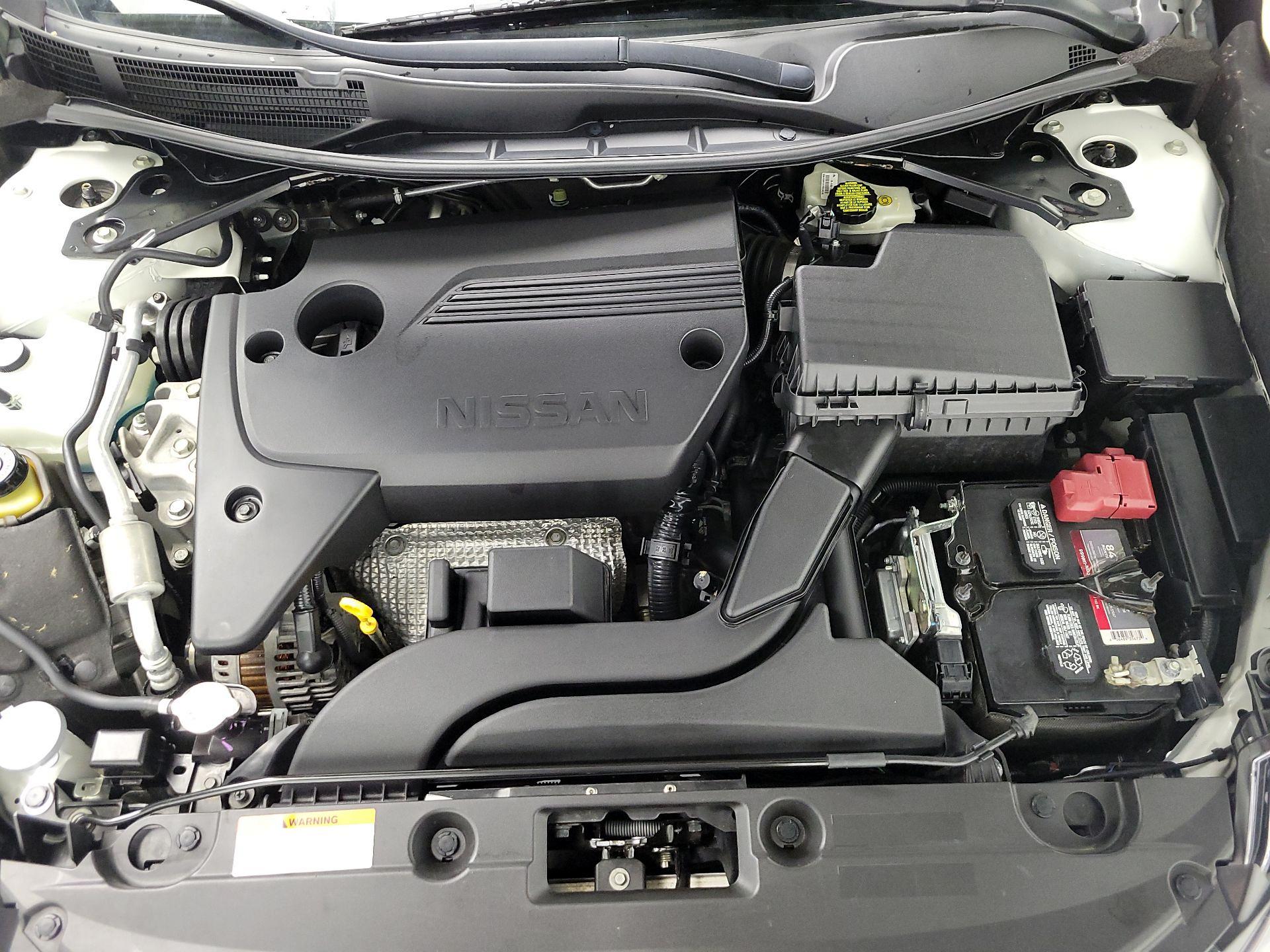 Thumbnail: 2016 Nissan Altima - 17