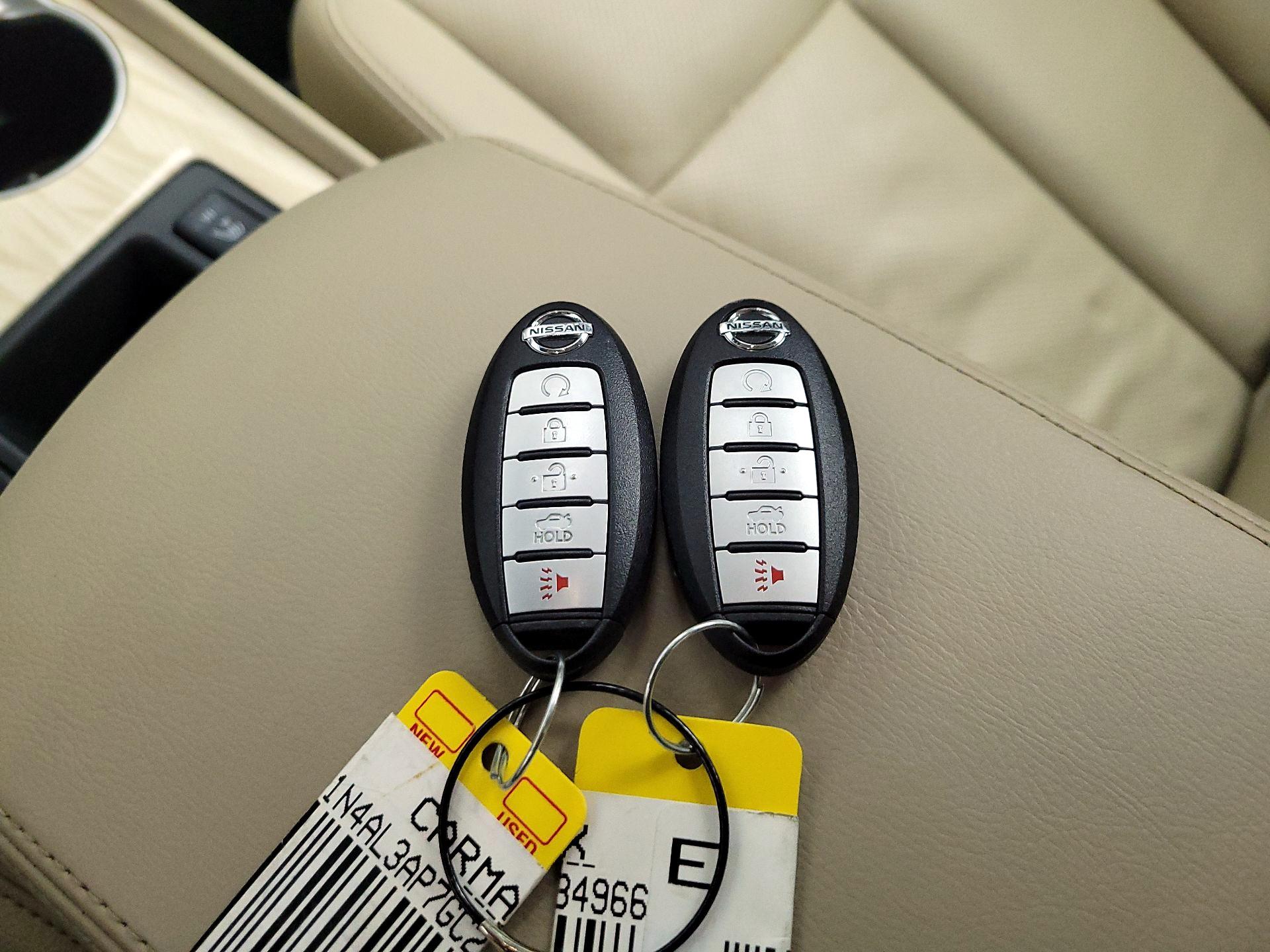 Thumbnail: 2016 Nissan Altima - 18