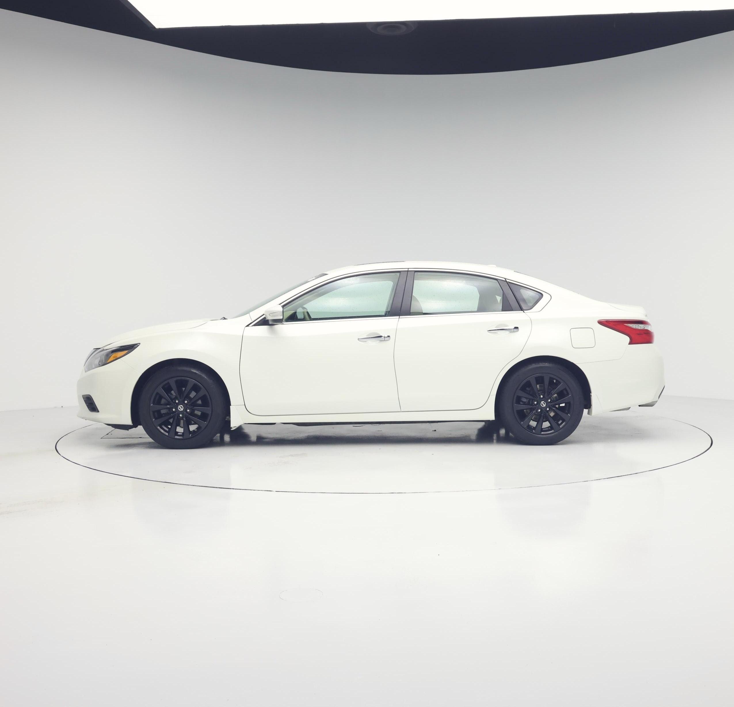 Thumbnail: 2016 Nissan Altima - 3