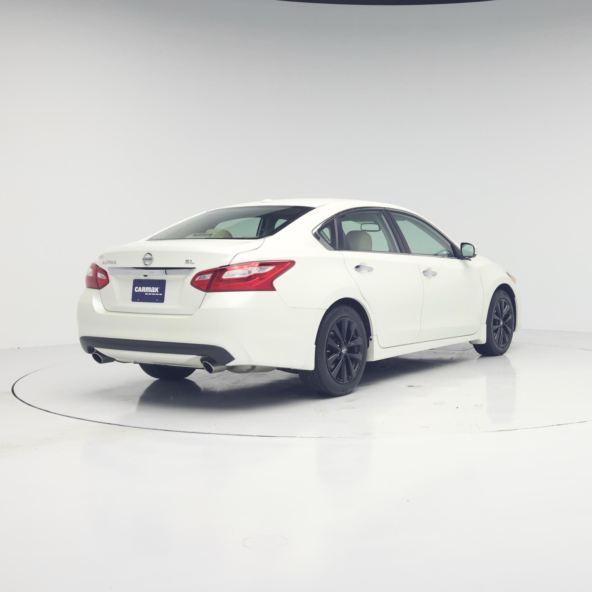 Thumbnail: 2016 Nissan Altima - 8