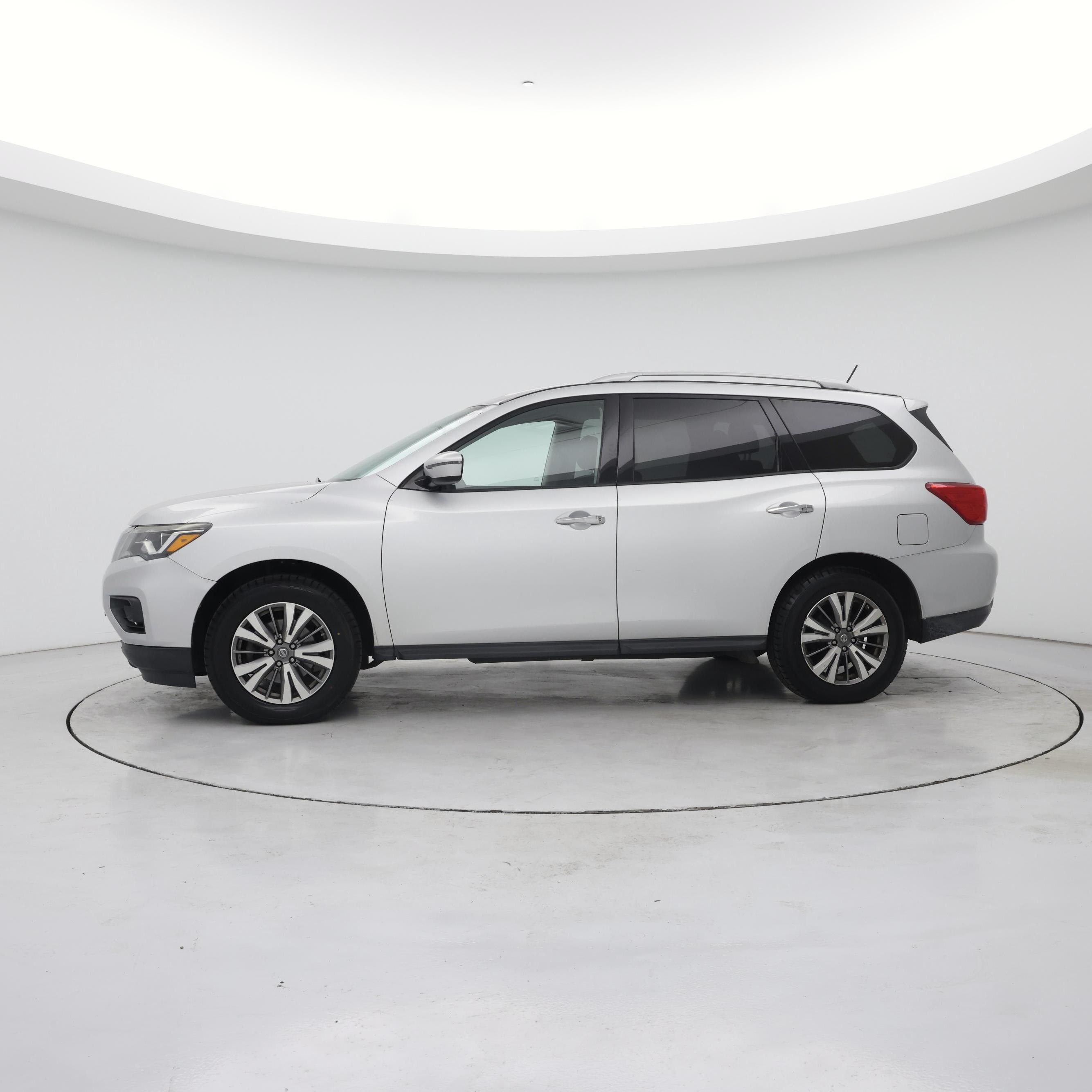 Thumbnail: 2018 Nissan Pathfinder - 3