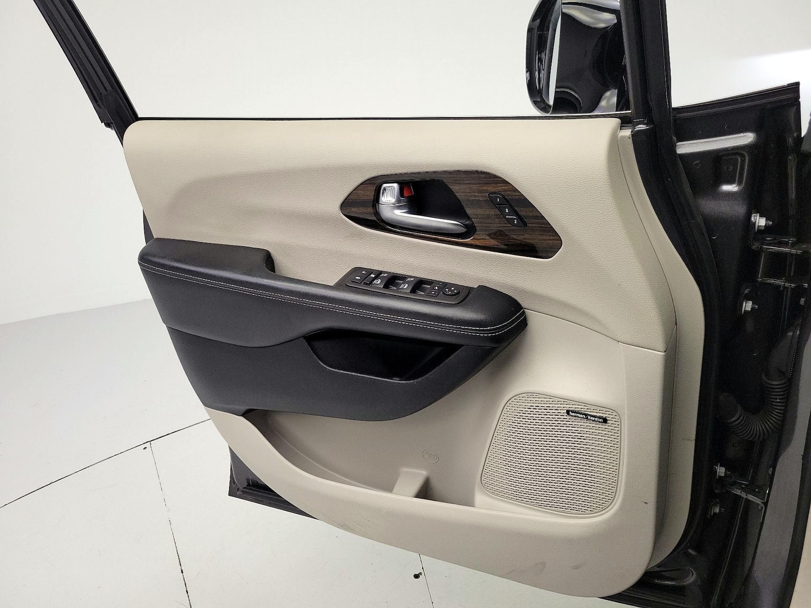 2023 Chrysler Pacifica Limited - Photo 13