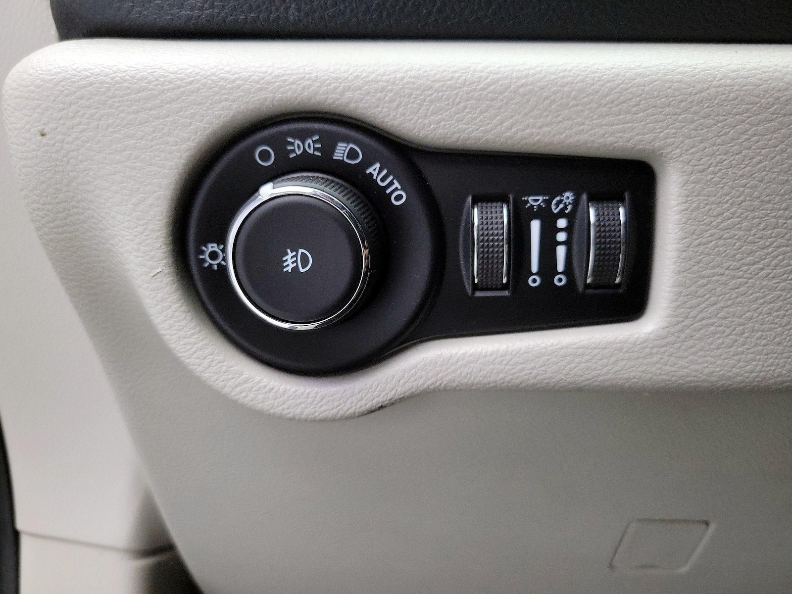 2023 Chrysler Pacifica Limited - Photo 14