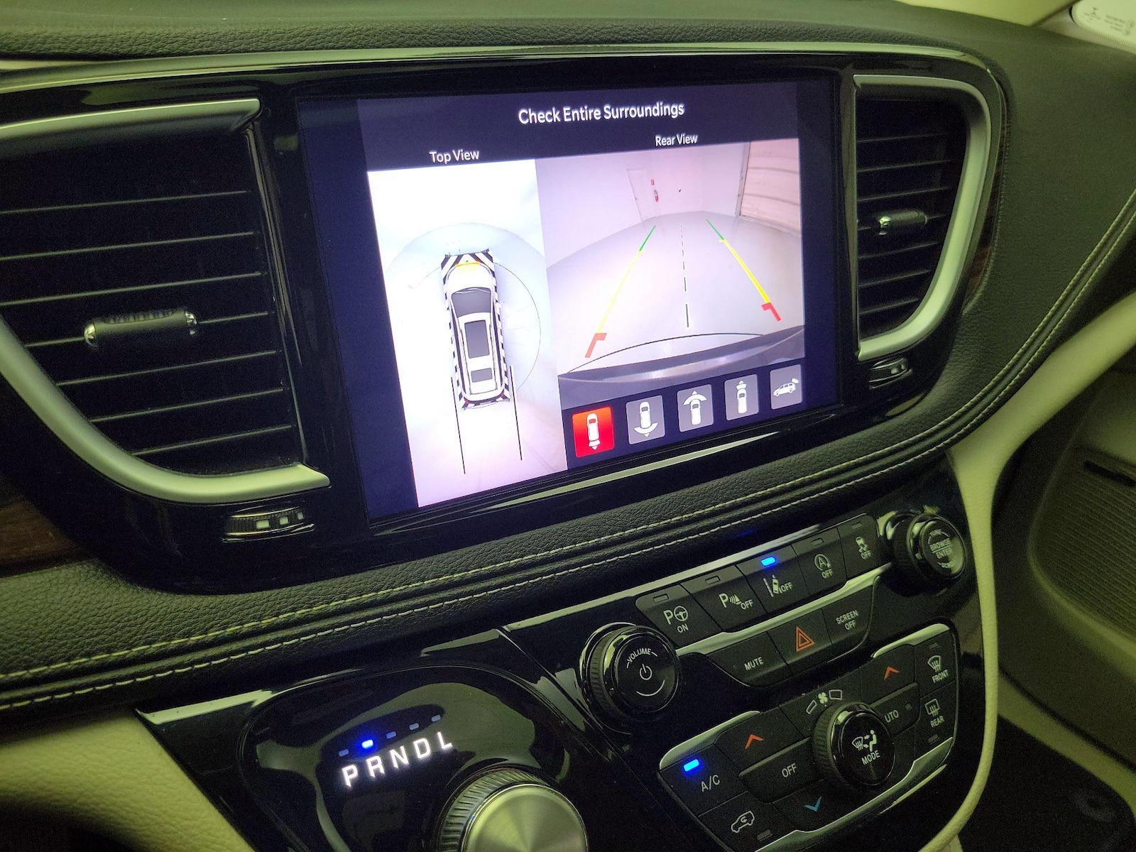 2023 Chrysler Pacifica Limited - Photo 16