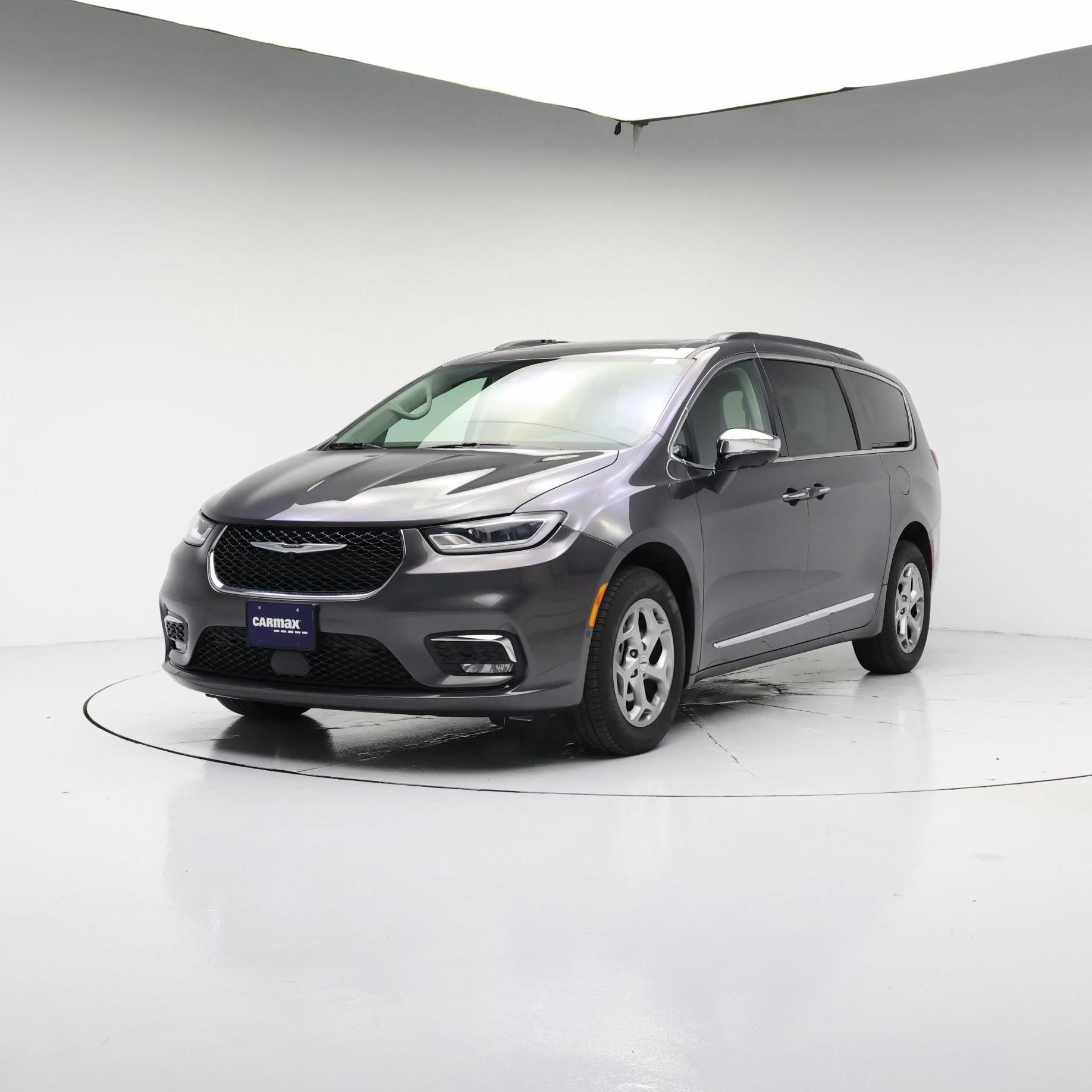 Thumbnail: 2023 Chrysler Pacifica - 4