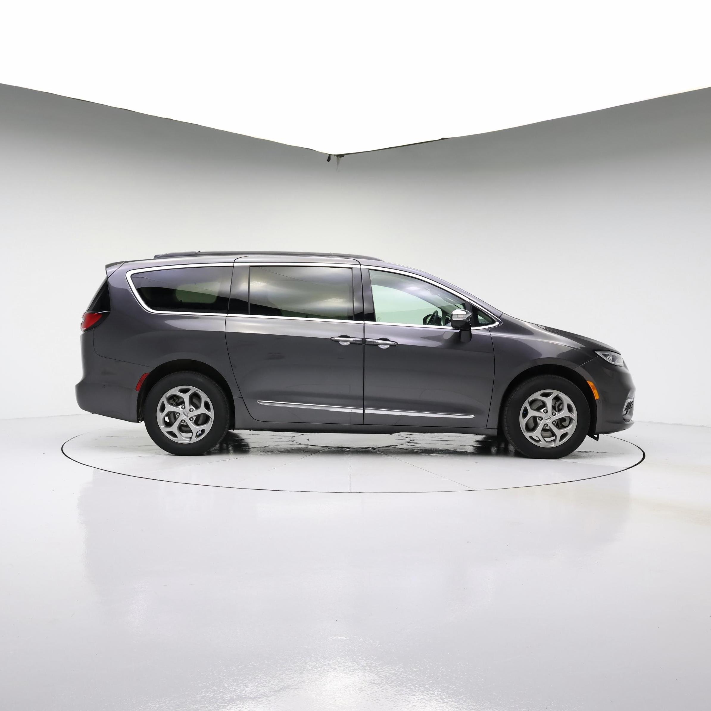 Thumbnail: 2023 Chrysler Pacifica - 7
