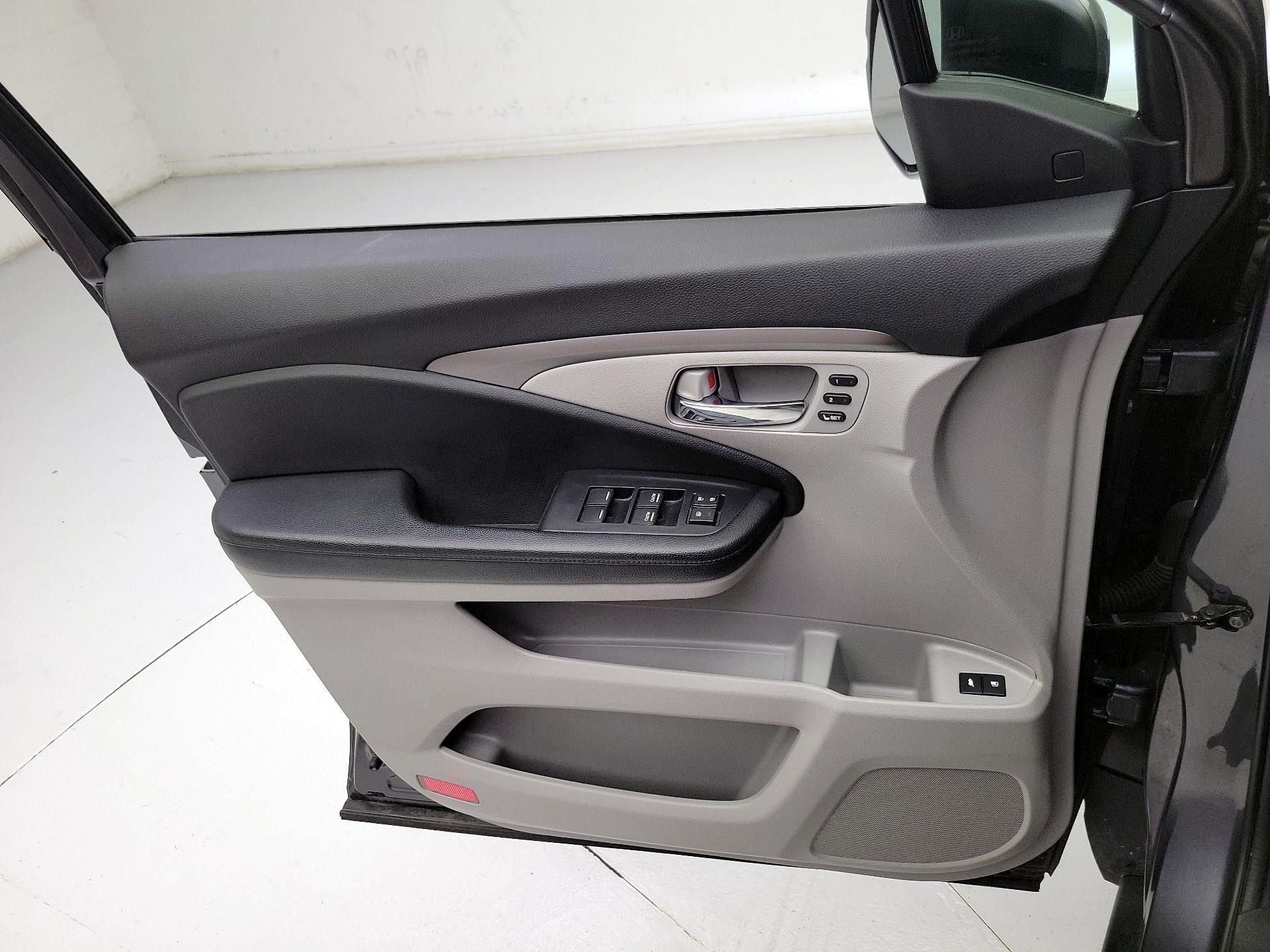 Thumbnail: 2019 Honda Pilot - 12