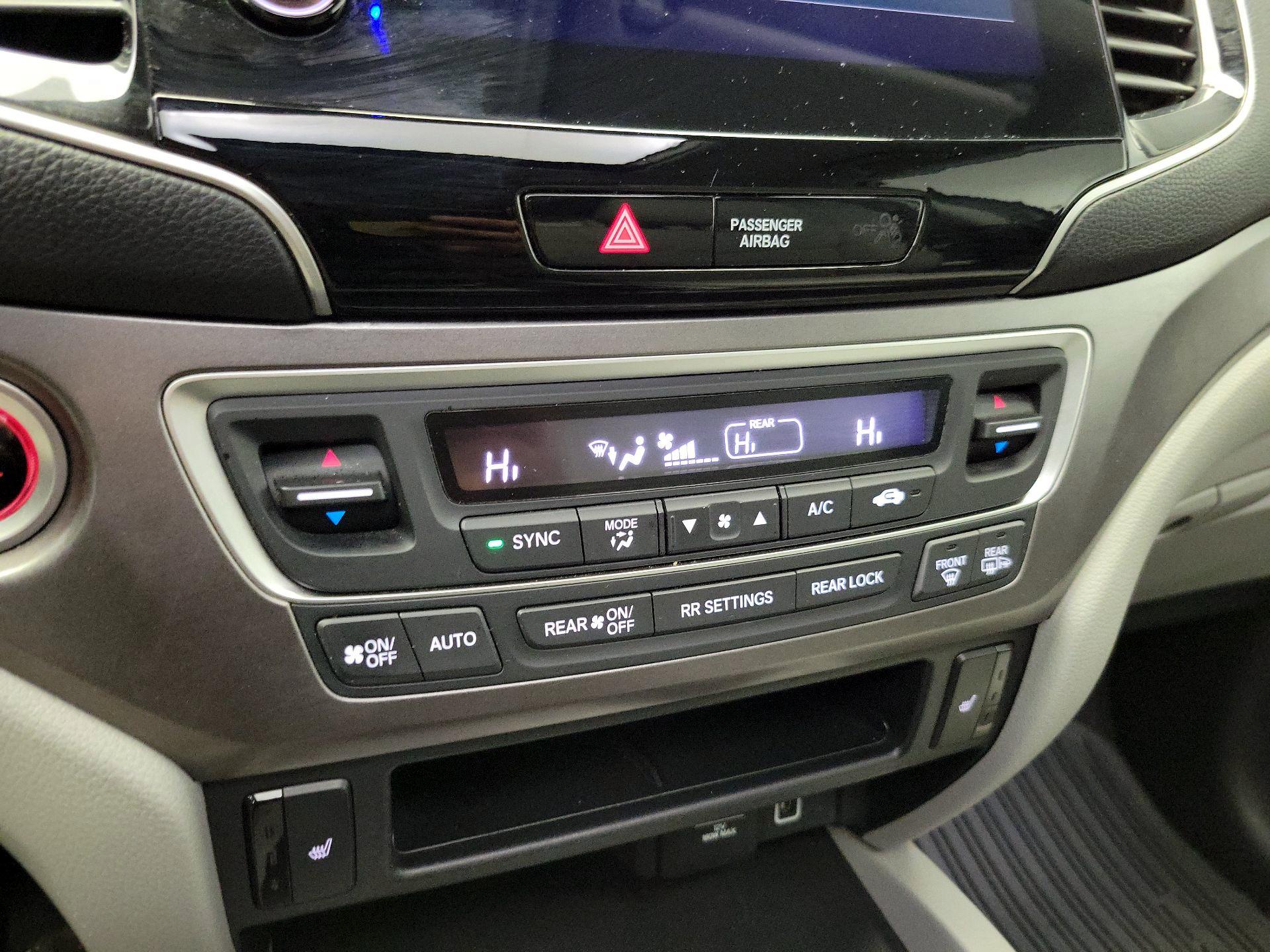 Thumbnail: 2019 Honda Pilot - 16