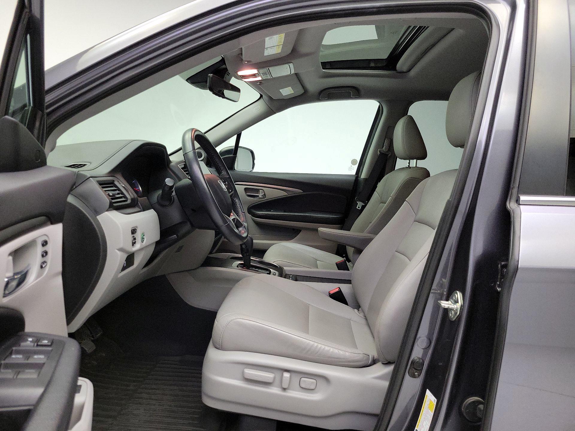 Thumbnail: 2019 Honda Pilot - 19