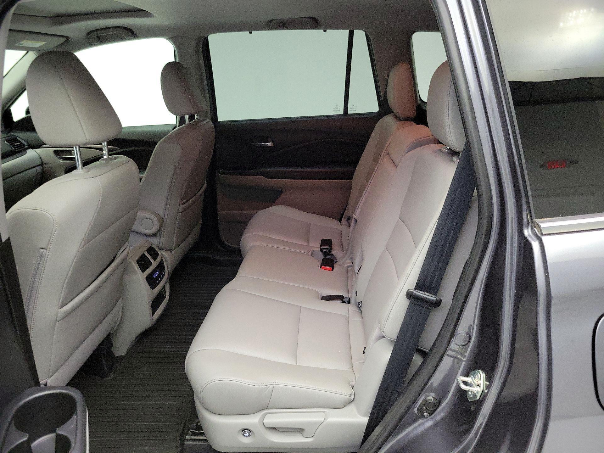 Thumbnail: 2019 Honda Pilot - 20