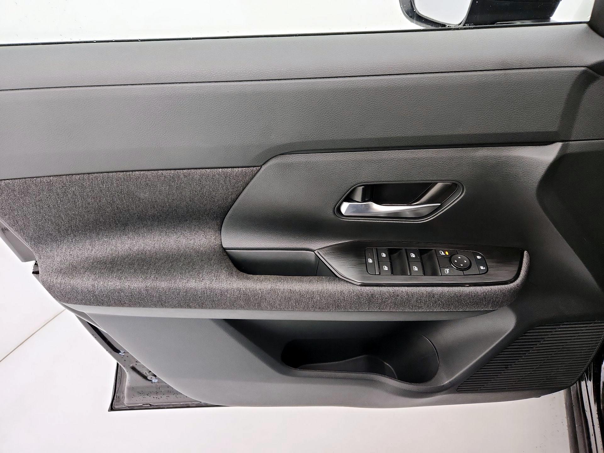 Thumbnail: 2025 Nissan Kicks - 12
