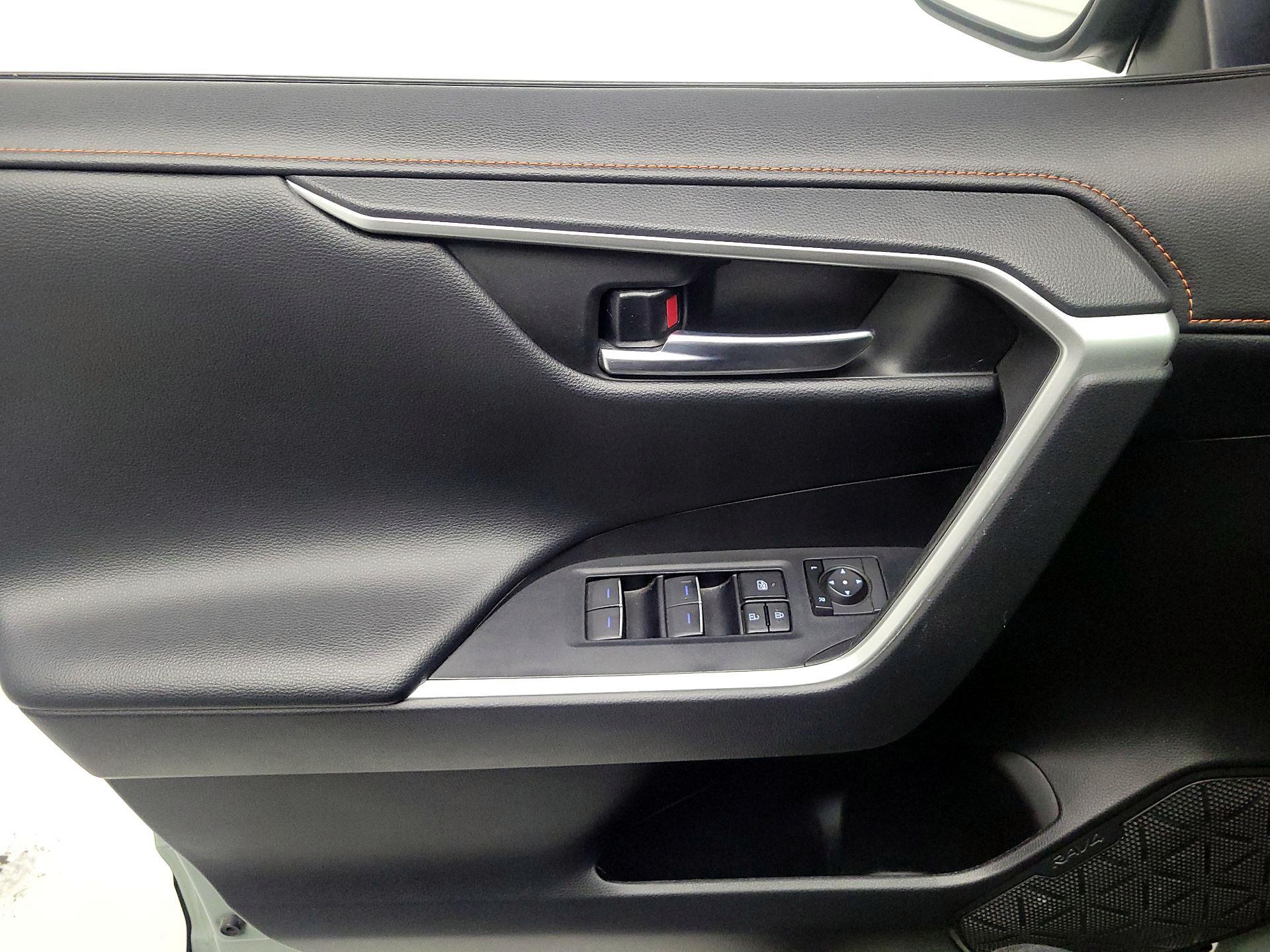 Thumbnail: 2022 Toyota RAV4 - 12