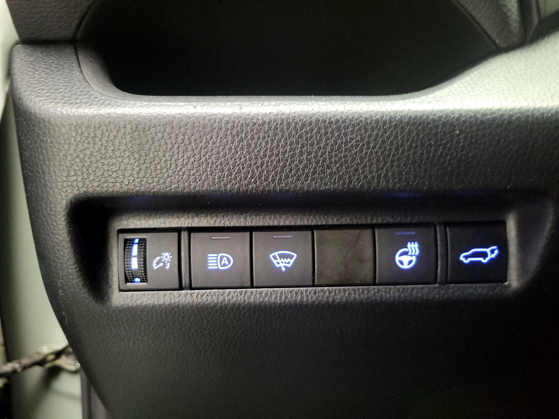 Thumbnail: 2022 Toyota RAV4 - 13