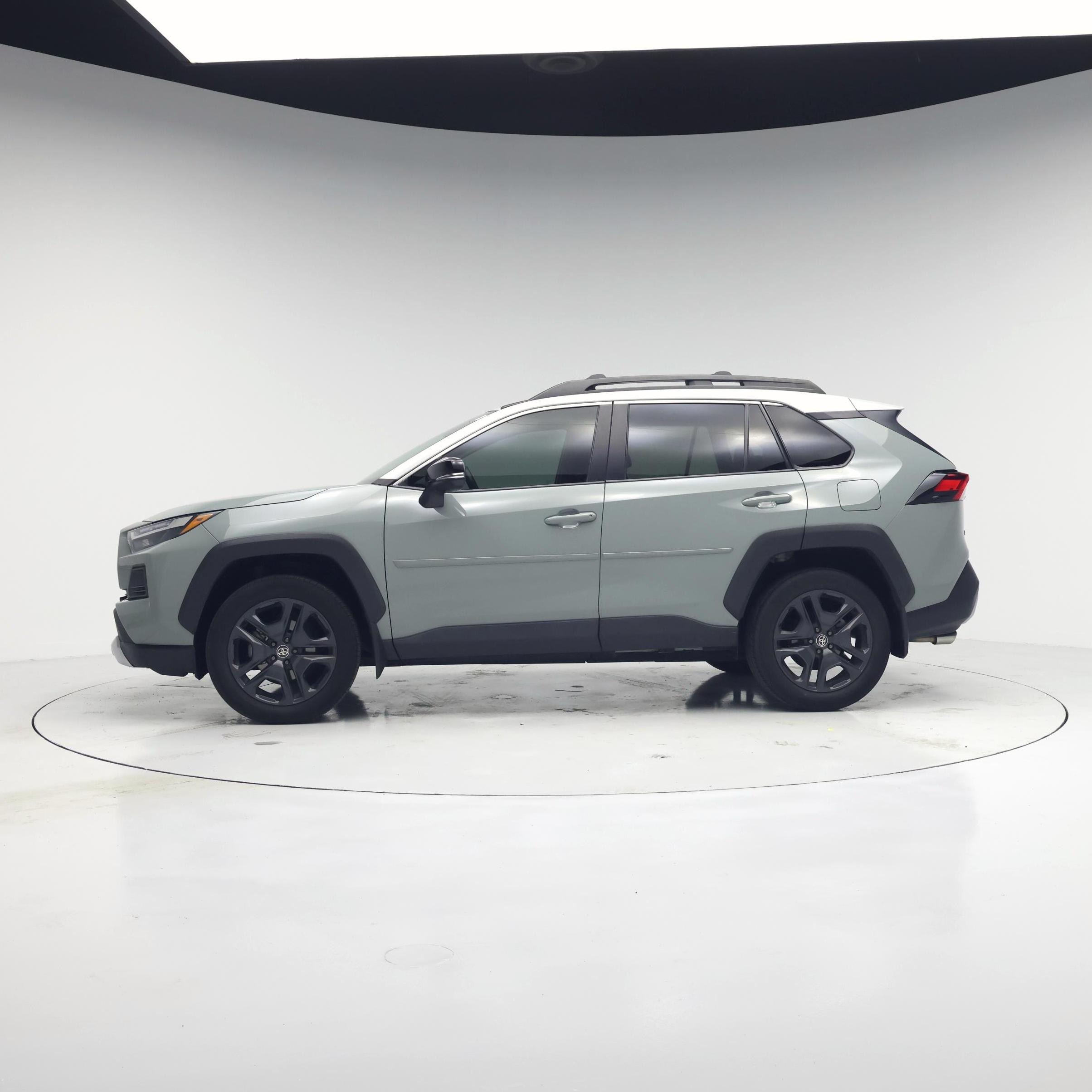 Thumbnail: 2022 Toyota RAV4 - 3