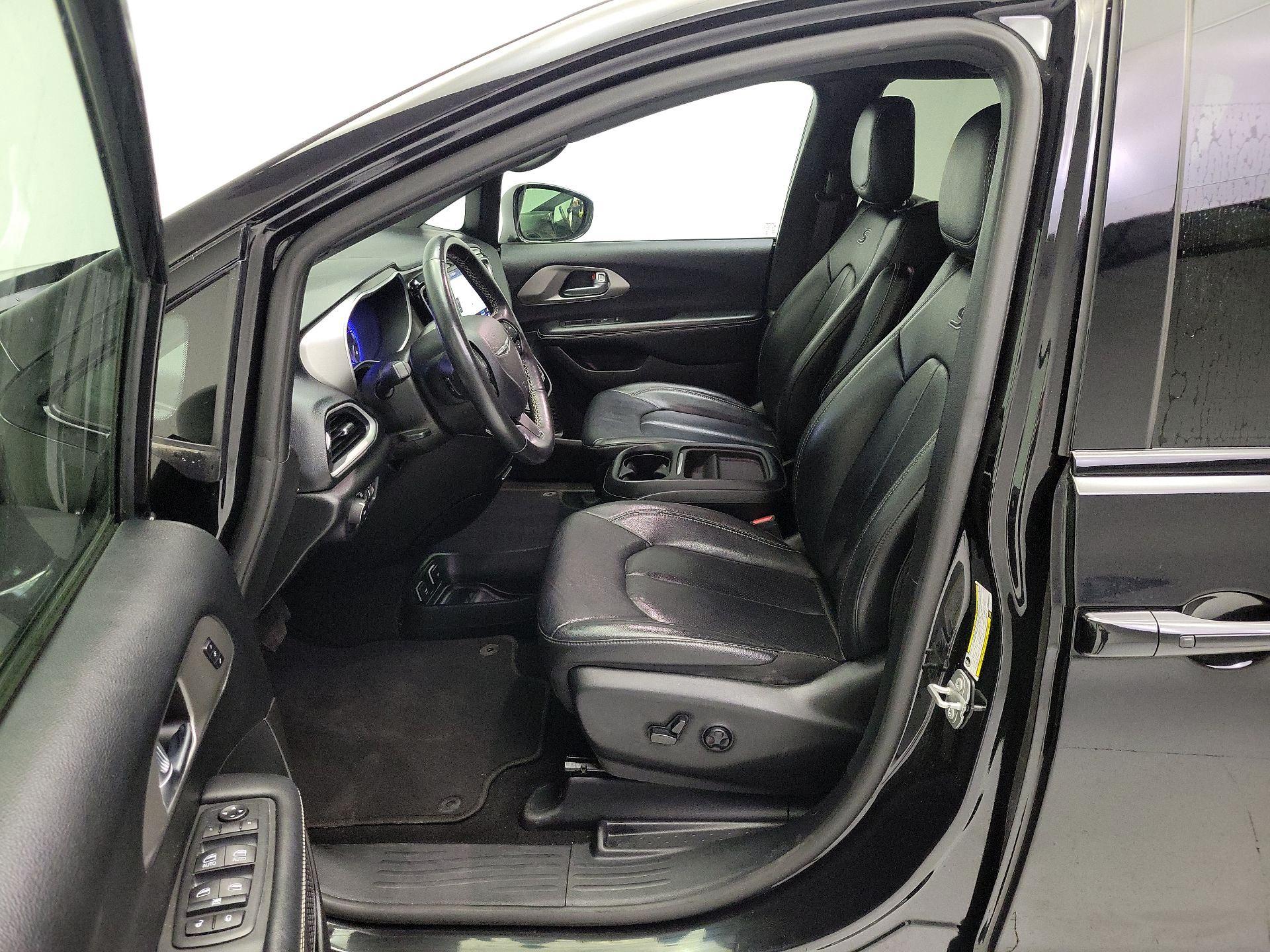 Thumbnail: 2020 Chrysler Pacifica - 11