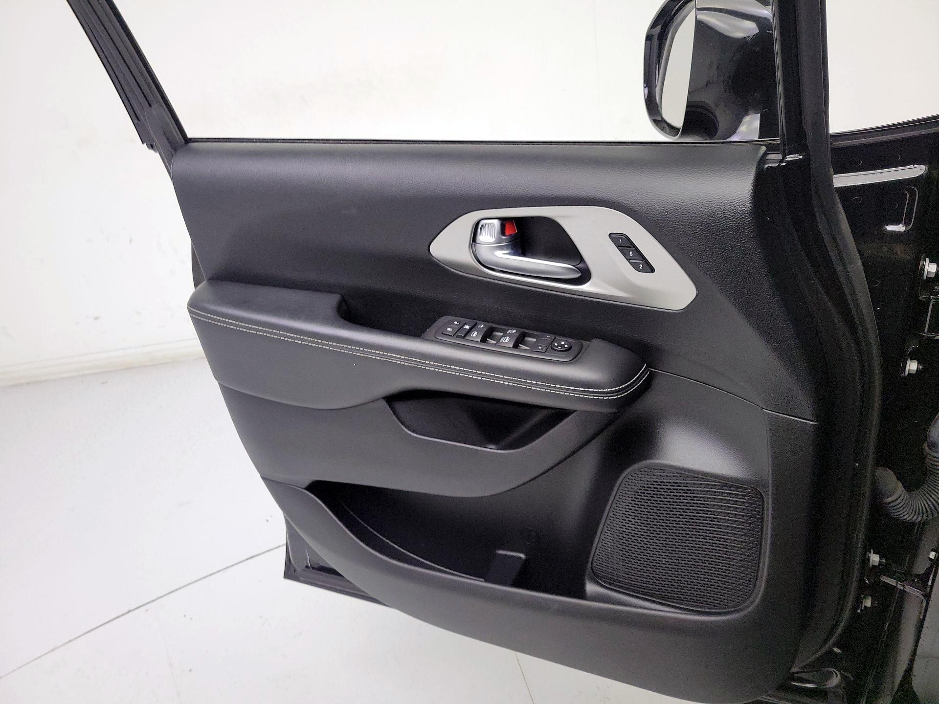 Thumbnail: 2020 Chrysler Pacifica - 12