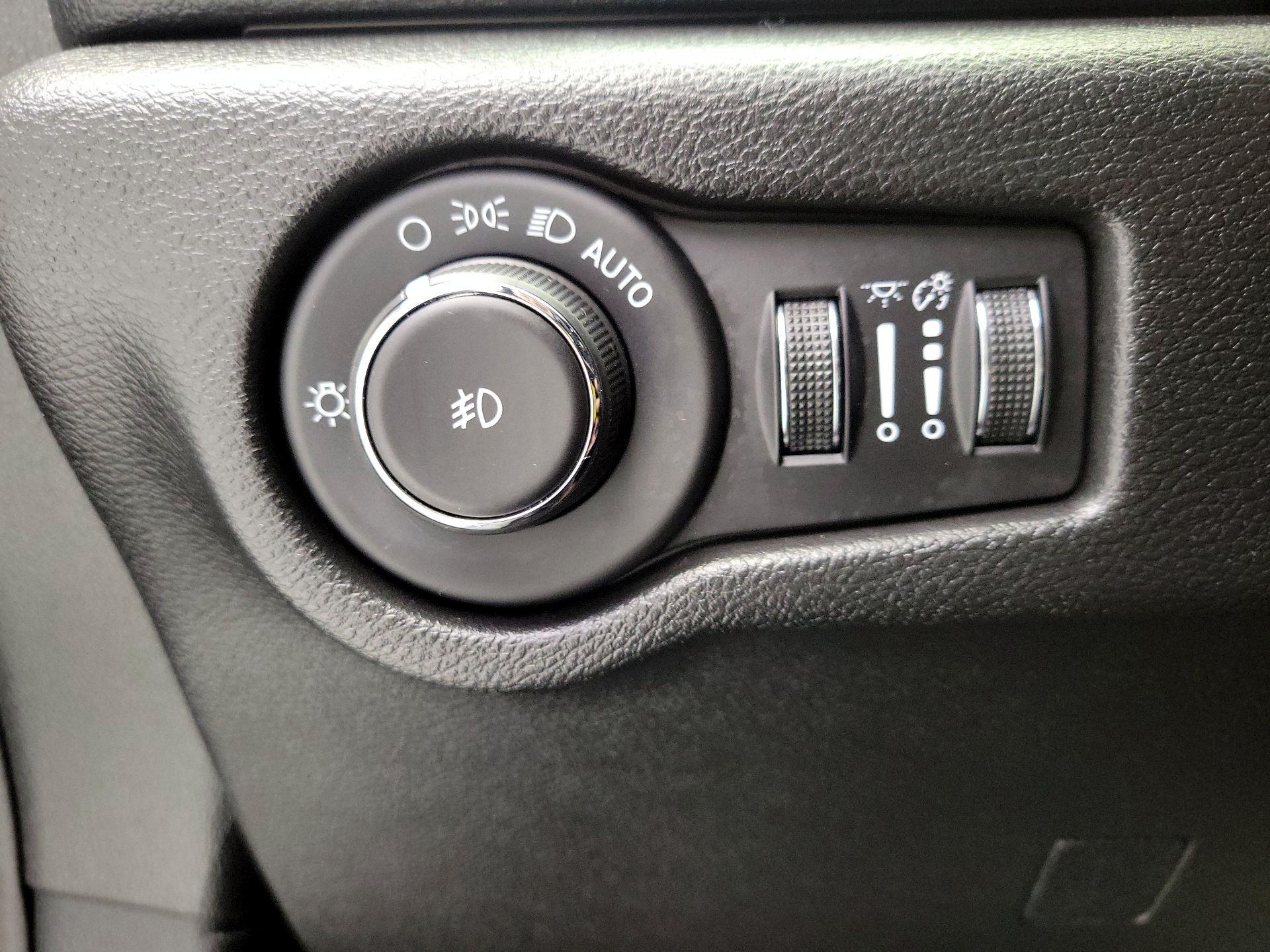 Thumbnail: 2020 Chrysler Pacifica - 13