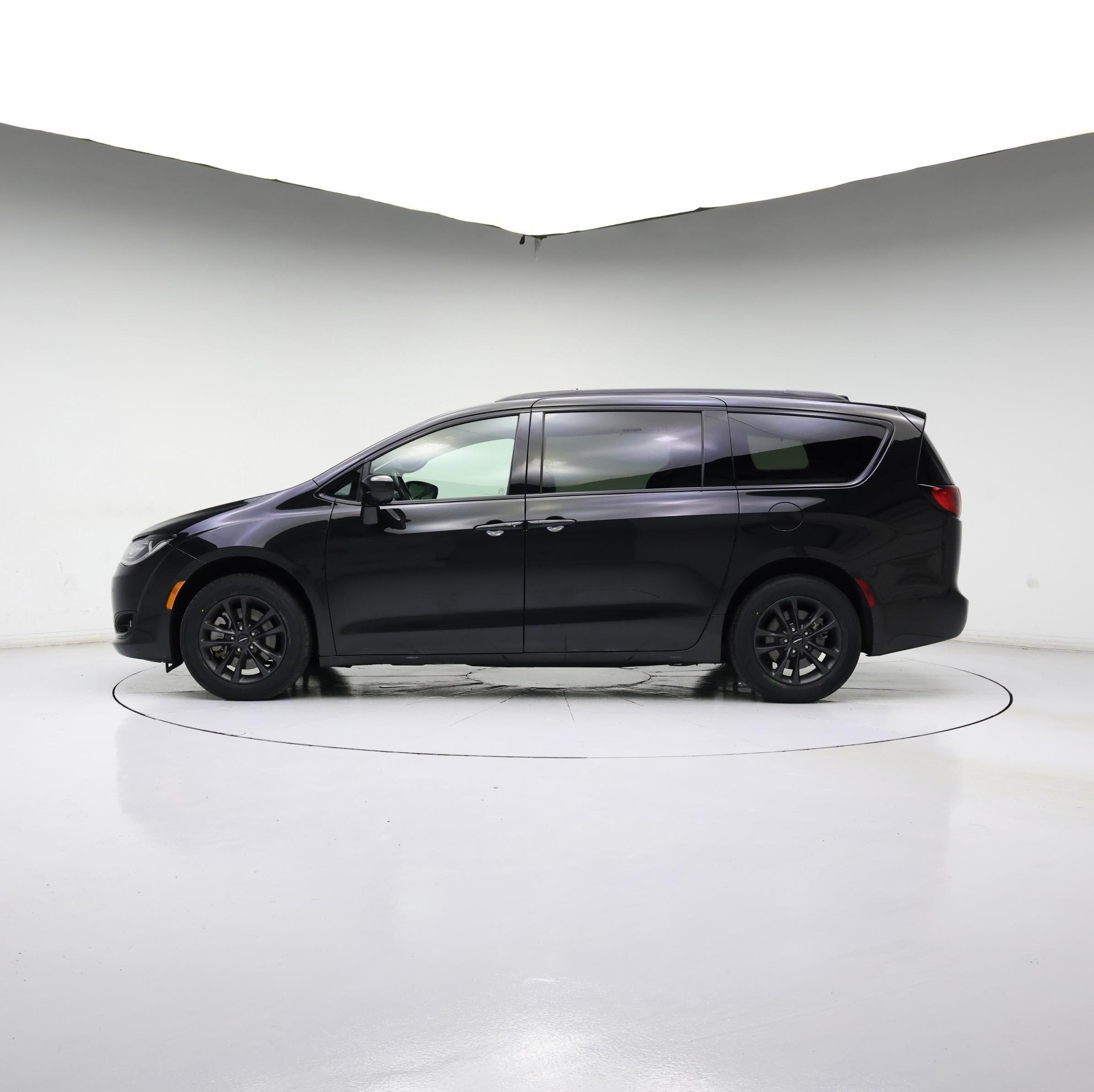 Thumbnail: 2020 Chrysler Pacifica - 3