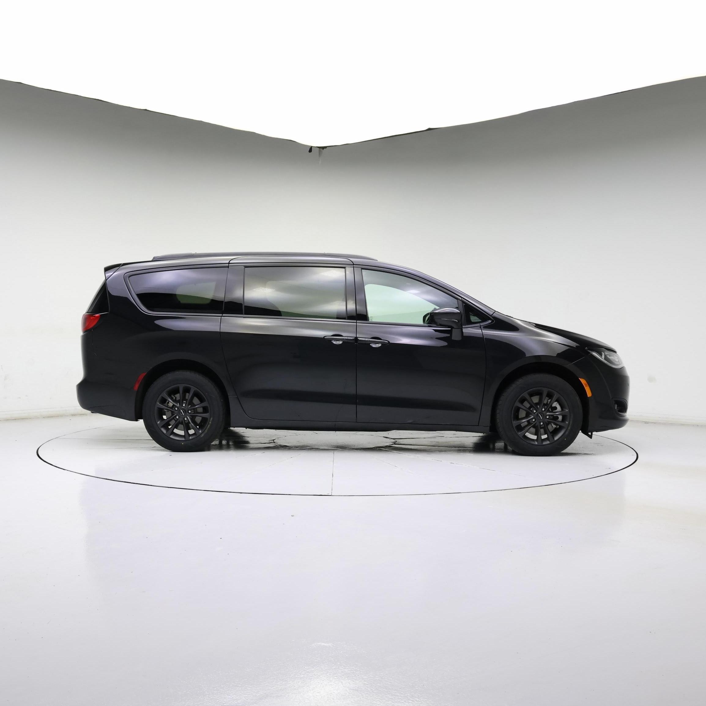 Thumbnail: 2020 Chrysler Pacifica - 7