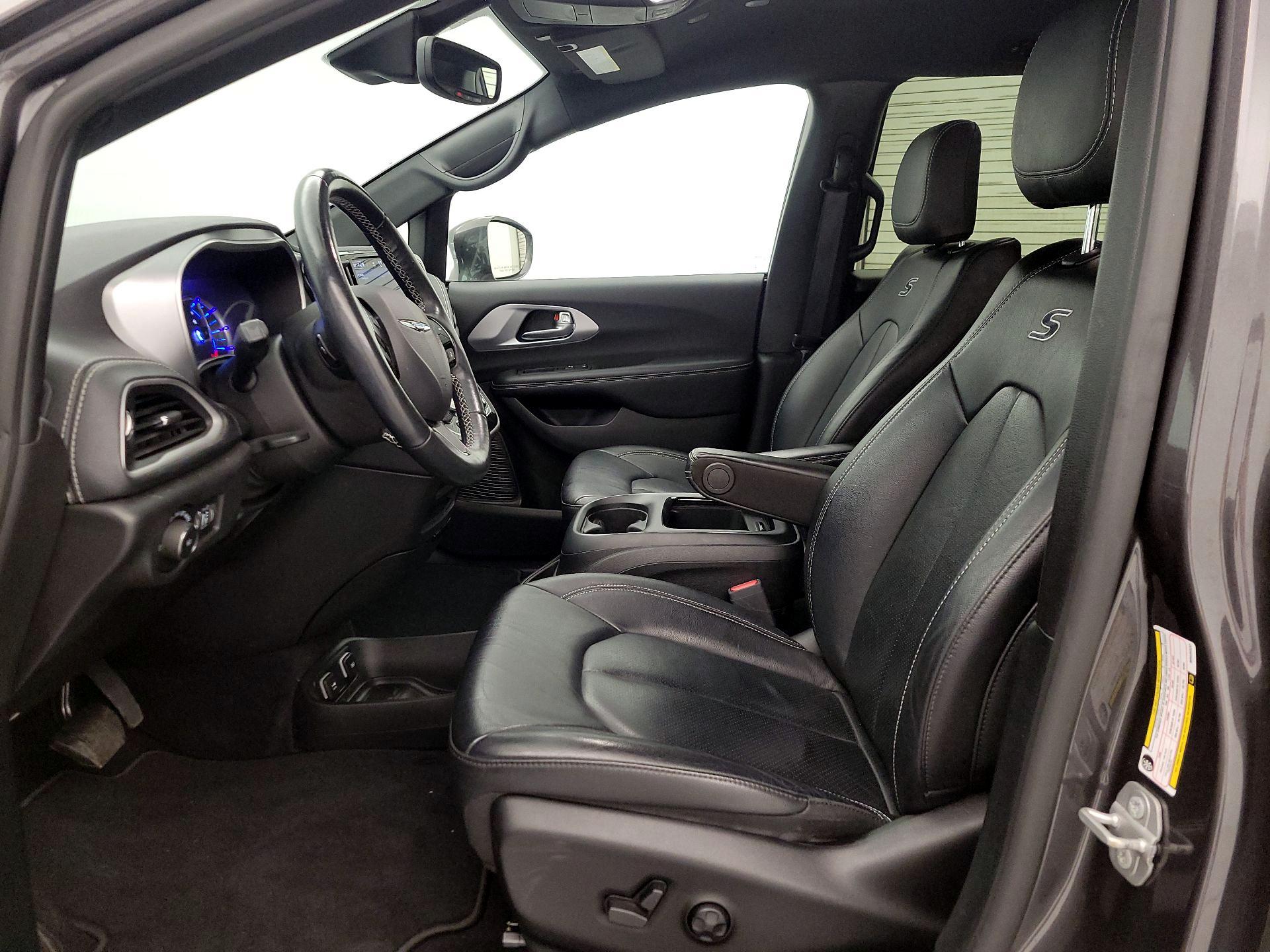 Thumbnail: 2021 Chrysler Pacifica - 11