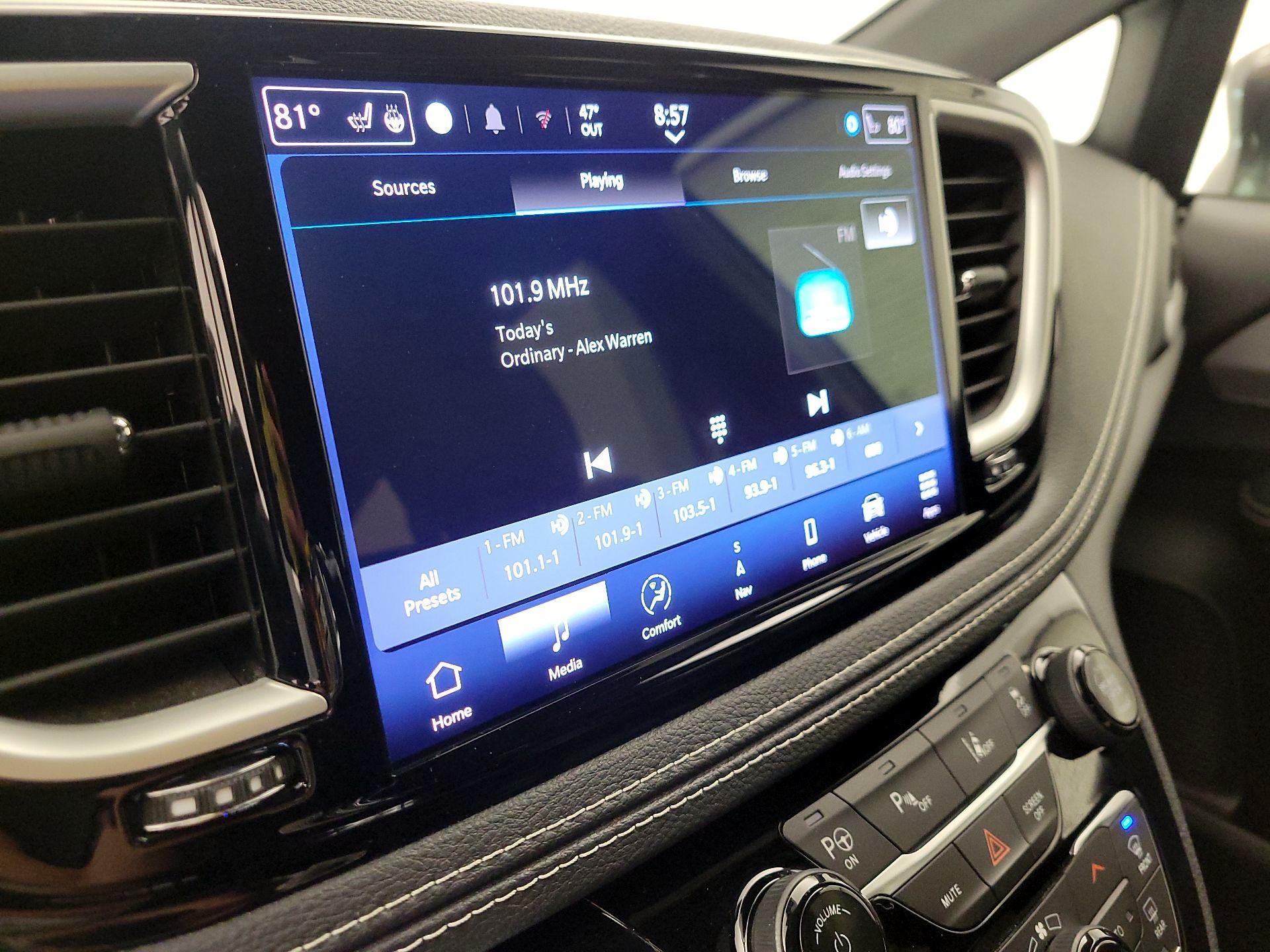 Thumbnail: 2021 Chrysler Pacifica - 16