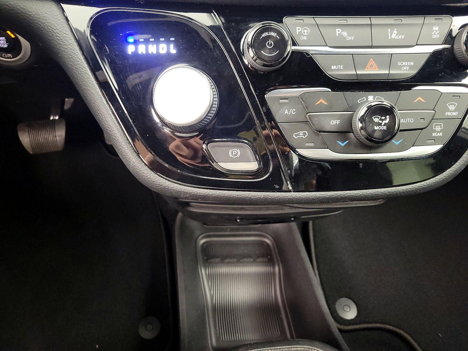 Thumbnail: 2021 Chrysler Pacifica - 18