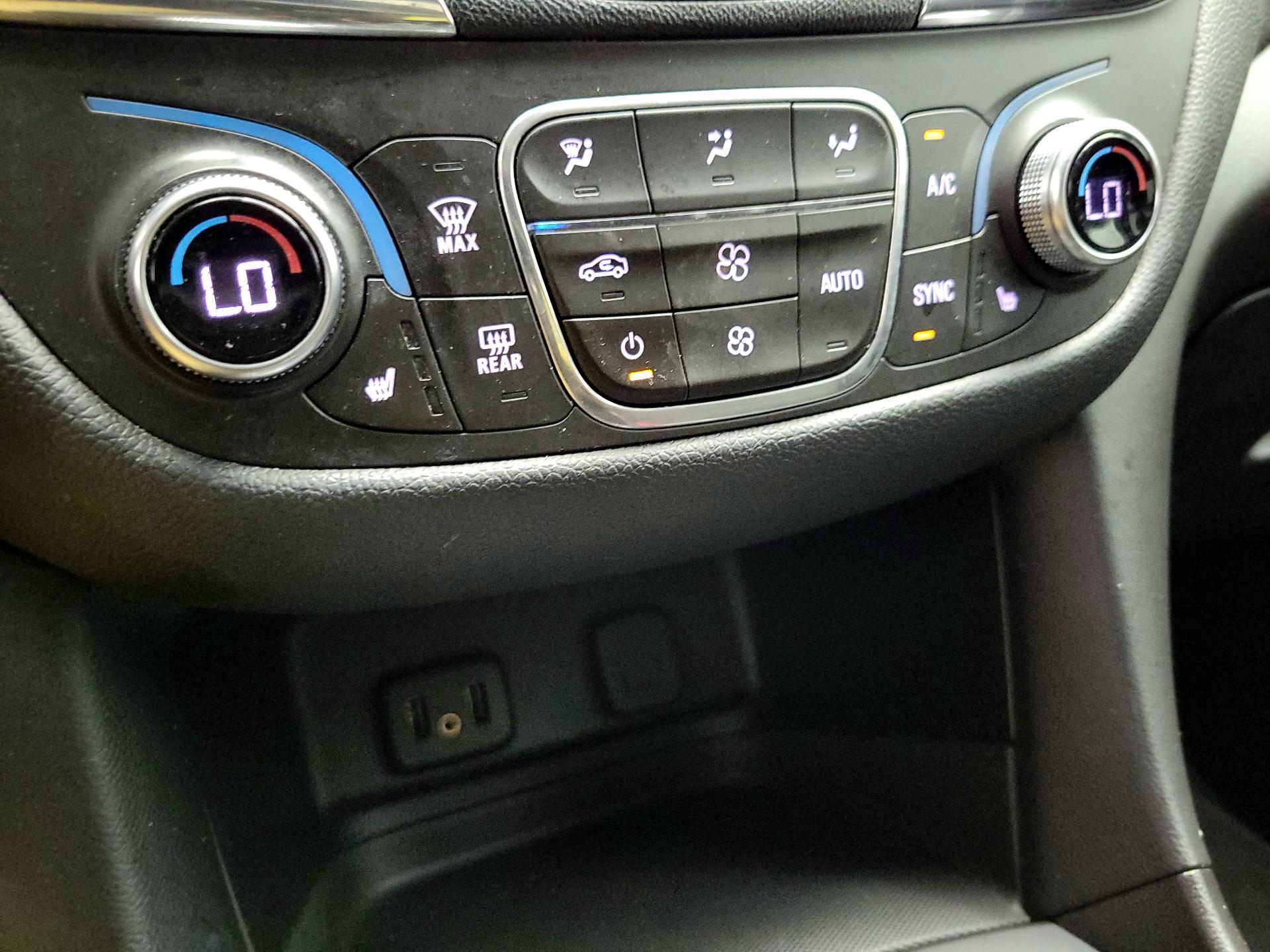 Thumbnail: 2018 Chevrolet Equinox - 15