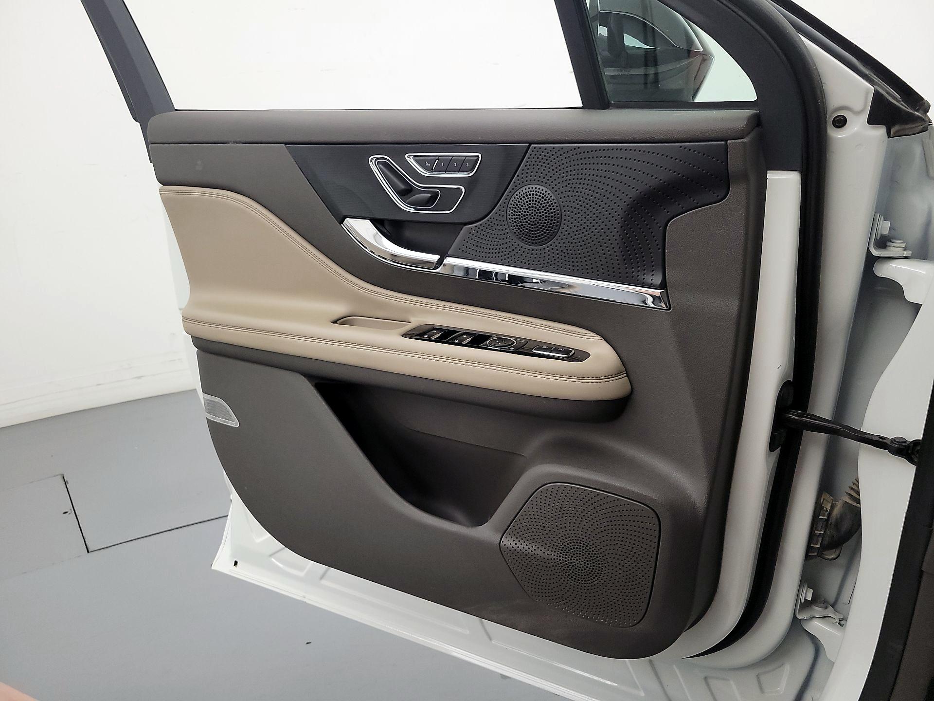 Thumbnail: 2023 Lincoln Corsair - 12